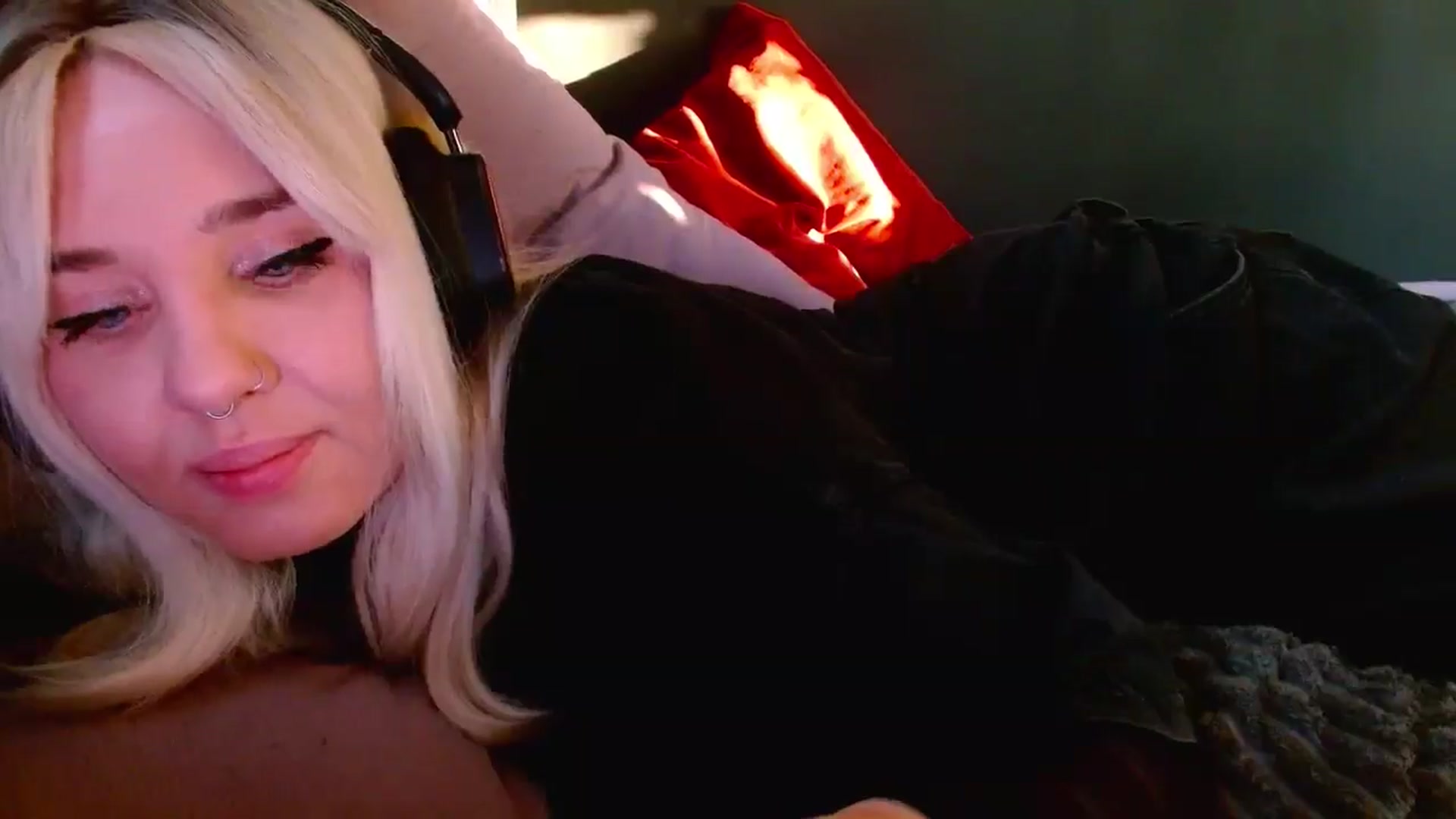 Gallery image thumbnail from LILLOU's myfreecams stream on, 07/06/2025, 17:43 image 2 of 20