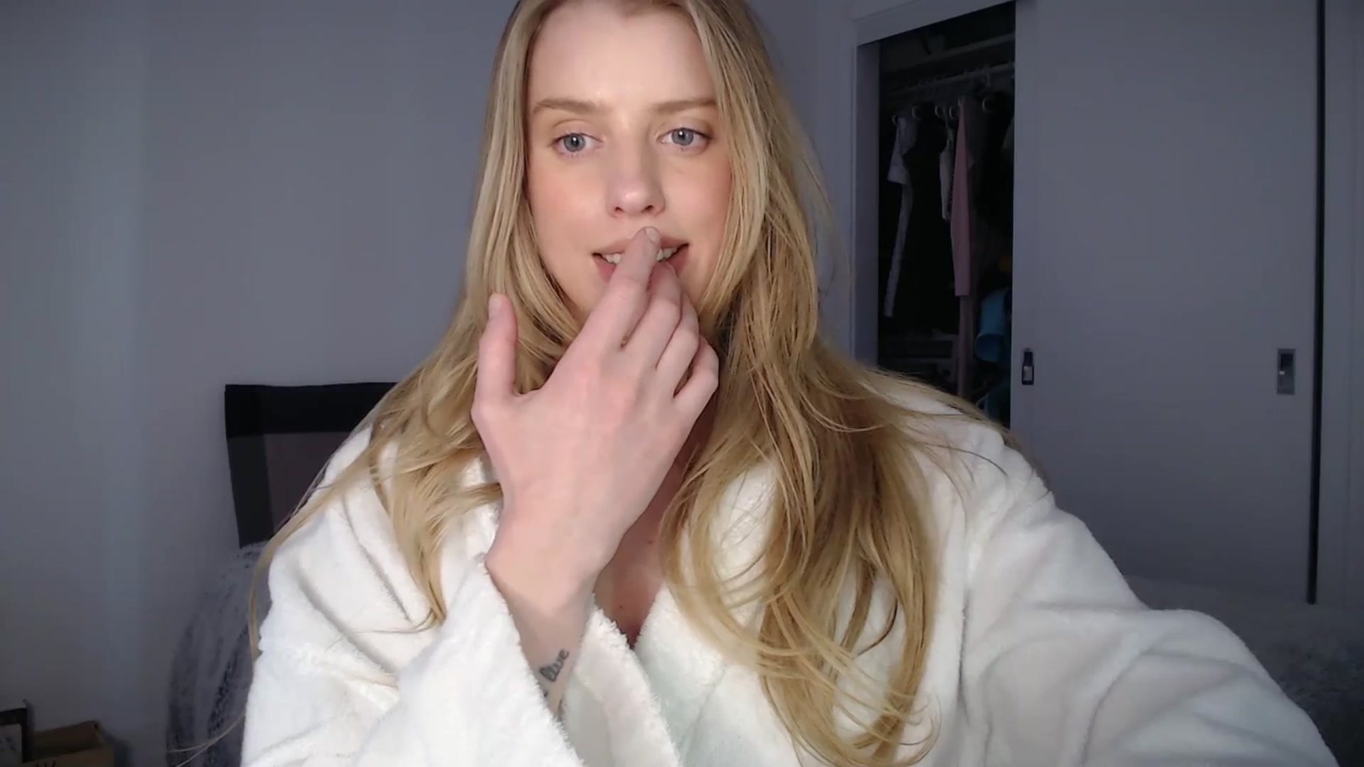 Gallery image thumbnail from LIONESS_1's myfreecams stream on, 03/01/2026, 22:32 image 8 of 20