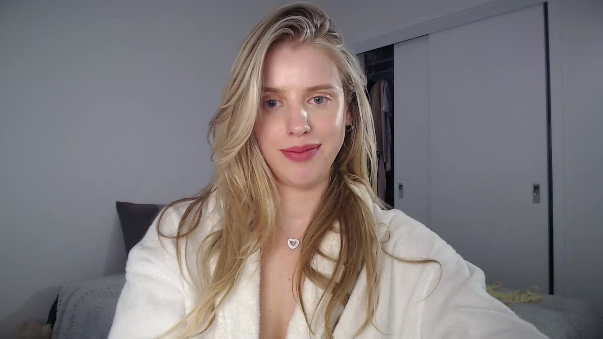 Gallery image thumbnail from LIONESS_1's myfreecams stream on, 04/12/2026, 24:06 image 1 of 20
