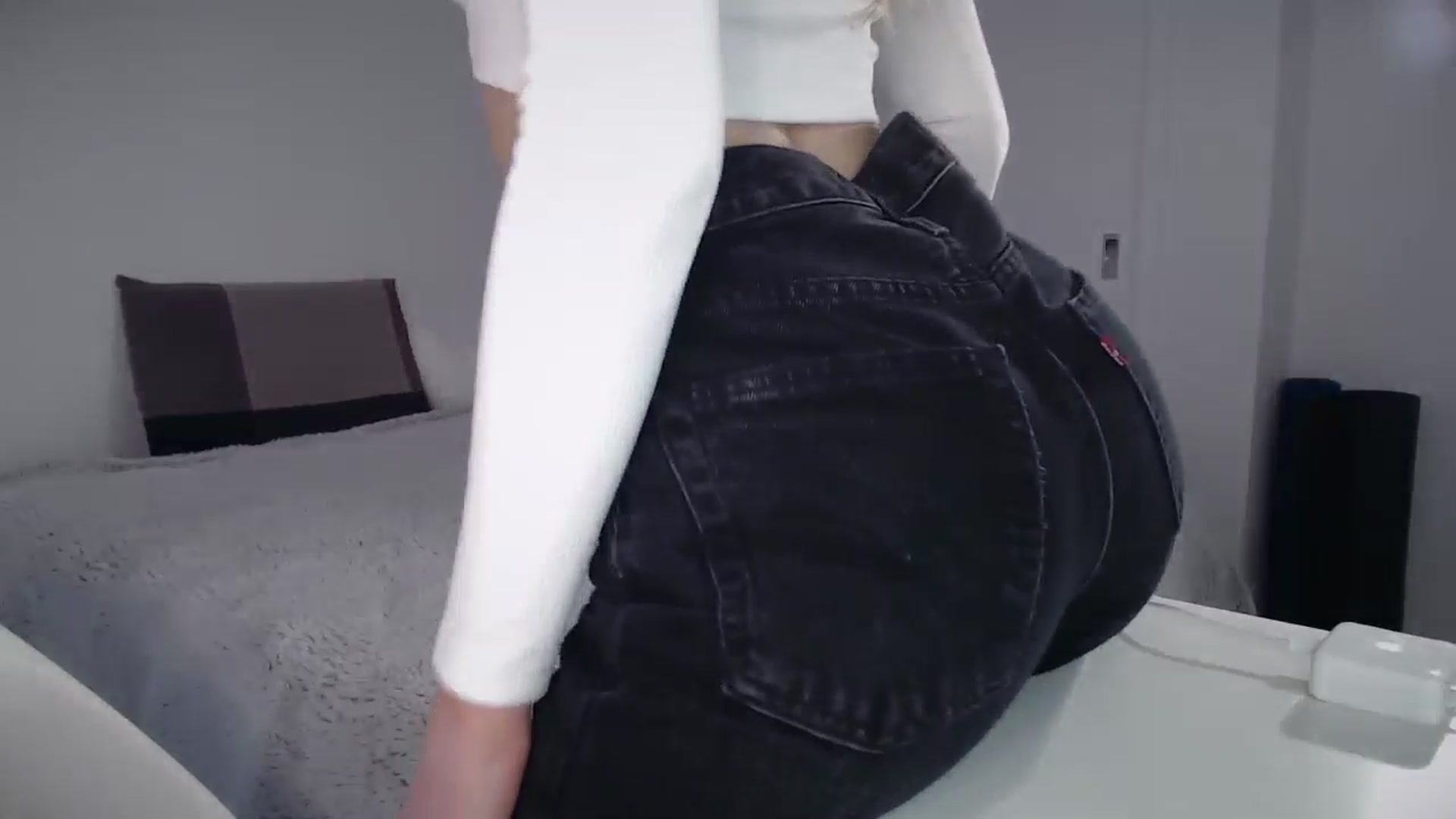 Gallery image thumbnail from LIONESS_1's myfreecams stream on, 04/12/2026, 19:32 image 16 of 20