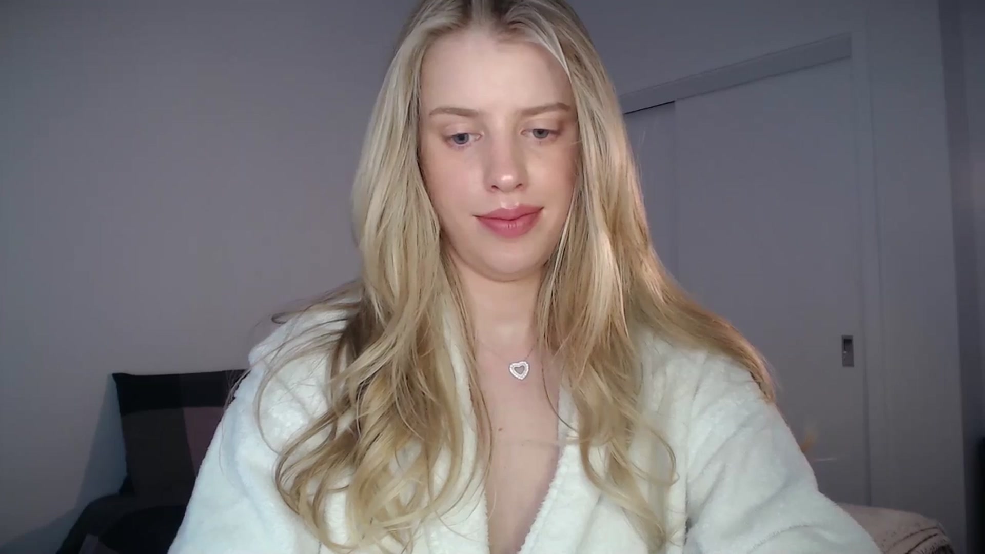 Gallery image thumbnail from LIONESS_1's myfreecams stream on, 04/18/2026, 18:24 image 18 of 20