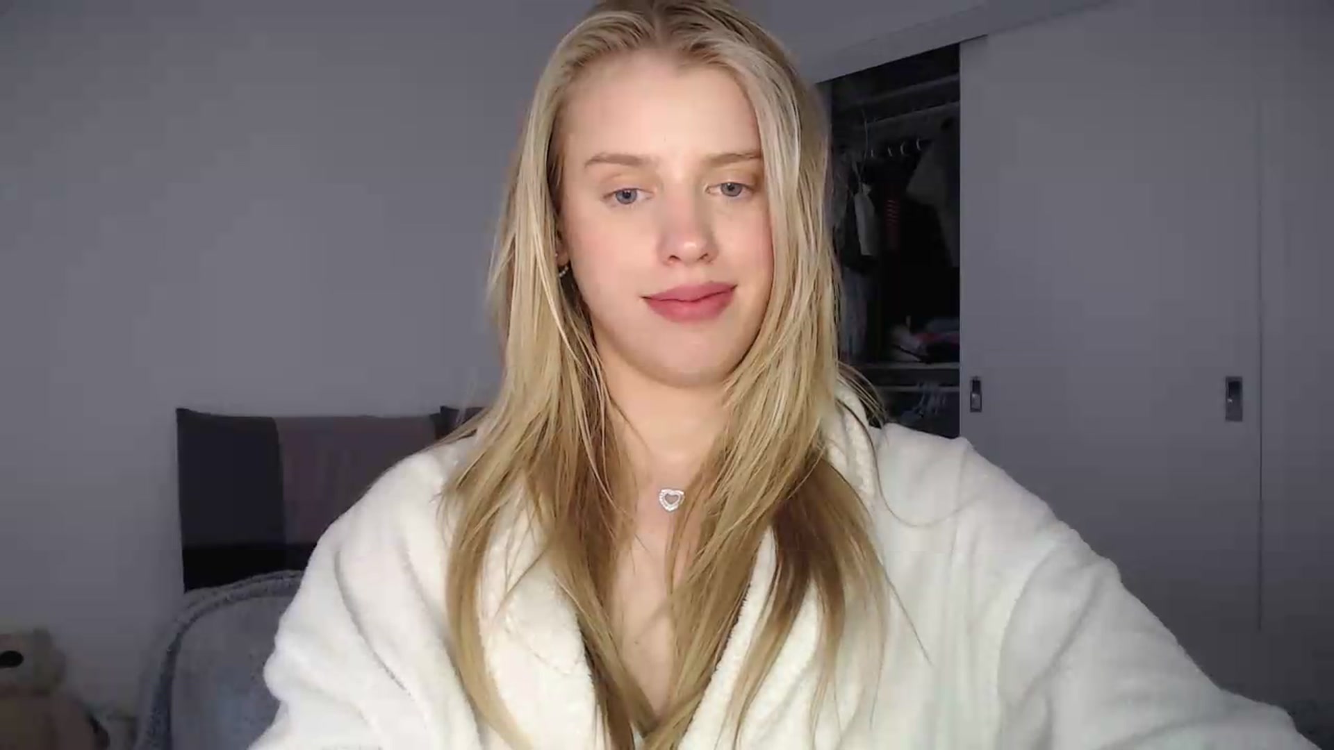 Gallery image thumbnail from LIONESS_1's myfreecams stream on, 05/18/2026, 20:39 image 18 of 20