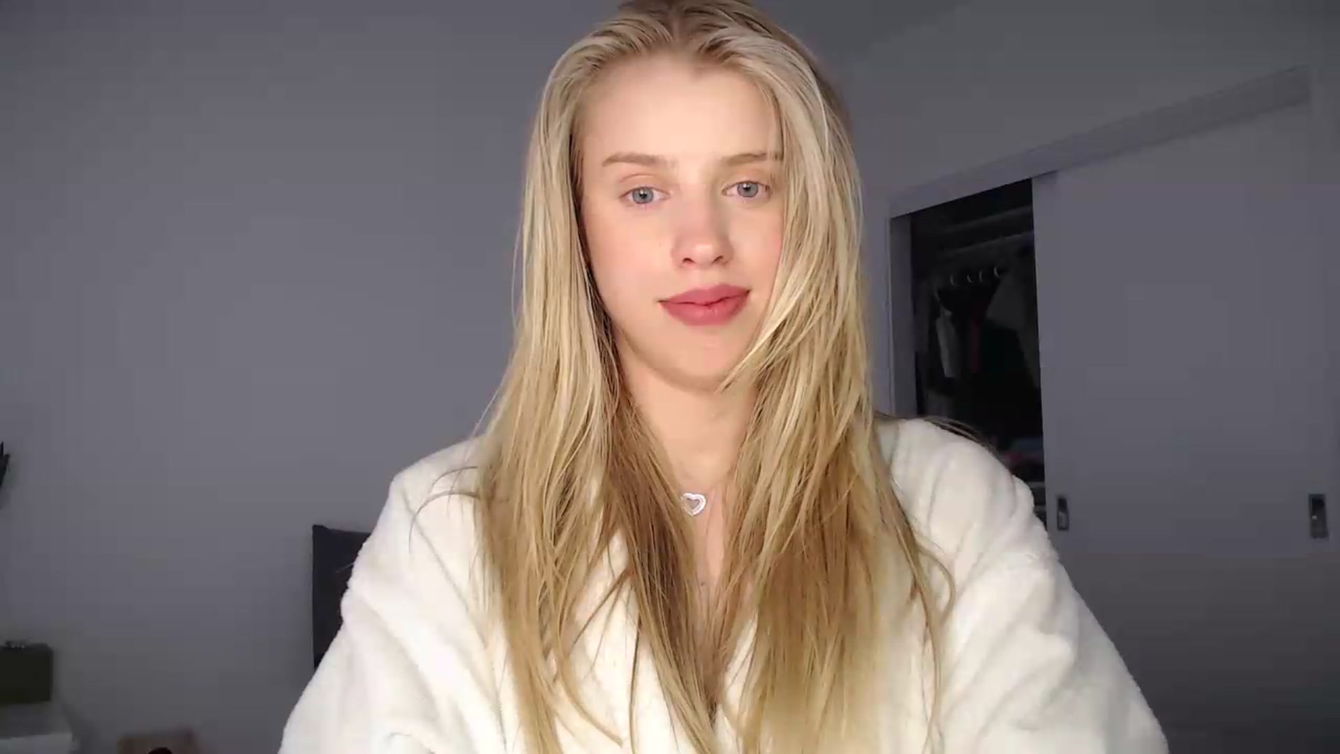 Gallery image thumbnail from LIONESS_1's myfreecams stream on, 05/18/2026, 20:39 image 8 of 20