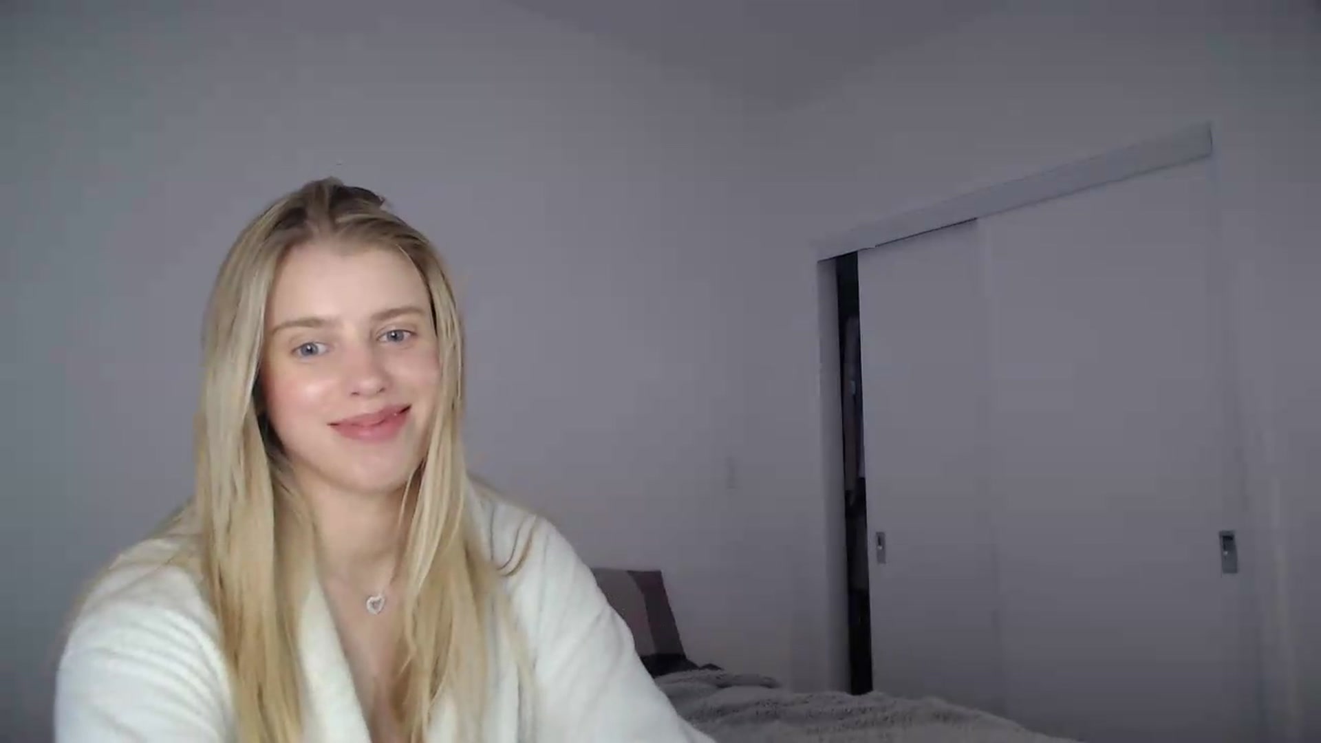 Gallery image thumbnail from LIONESS_1's myfreecams stream on, 08/16/2026, 17:47 image 12 of 20
