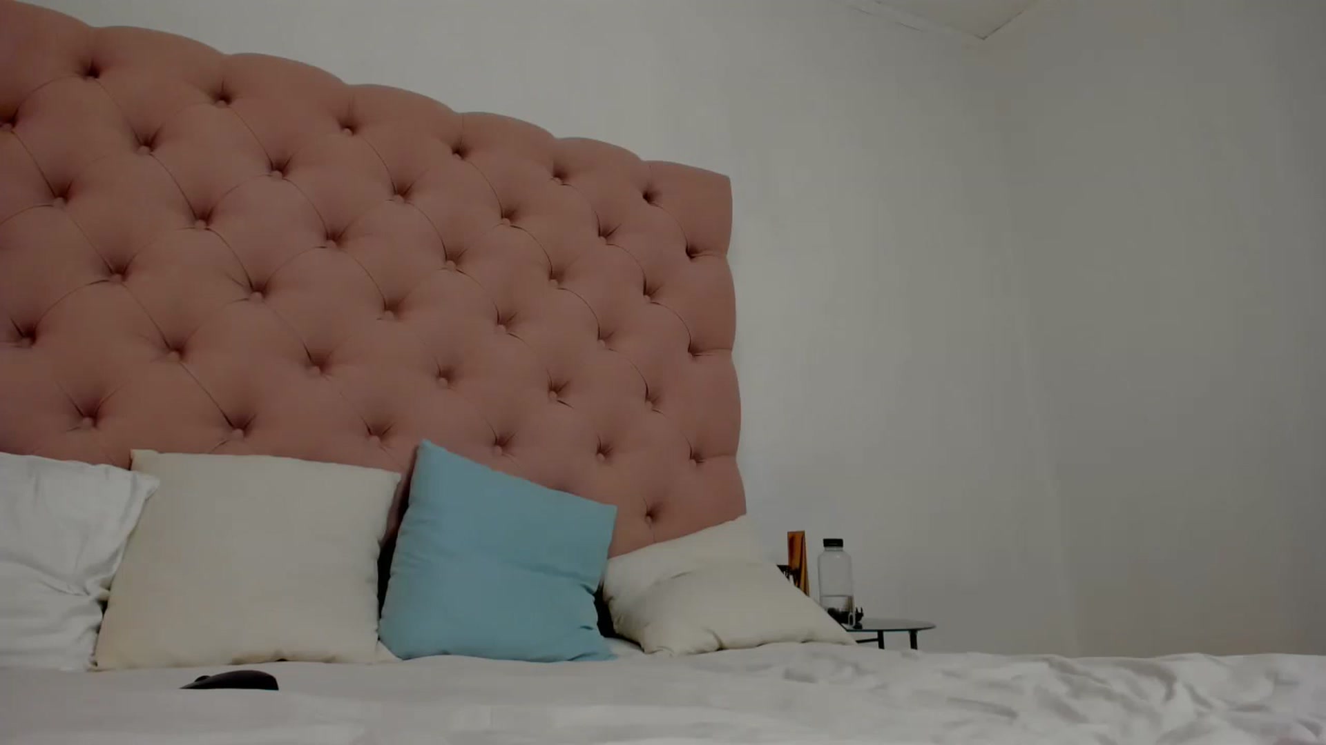 Gallery image thumbnail from LIRA_'s myfreecams stream on, 04/25/2023, 24:04 image 8 of 20
