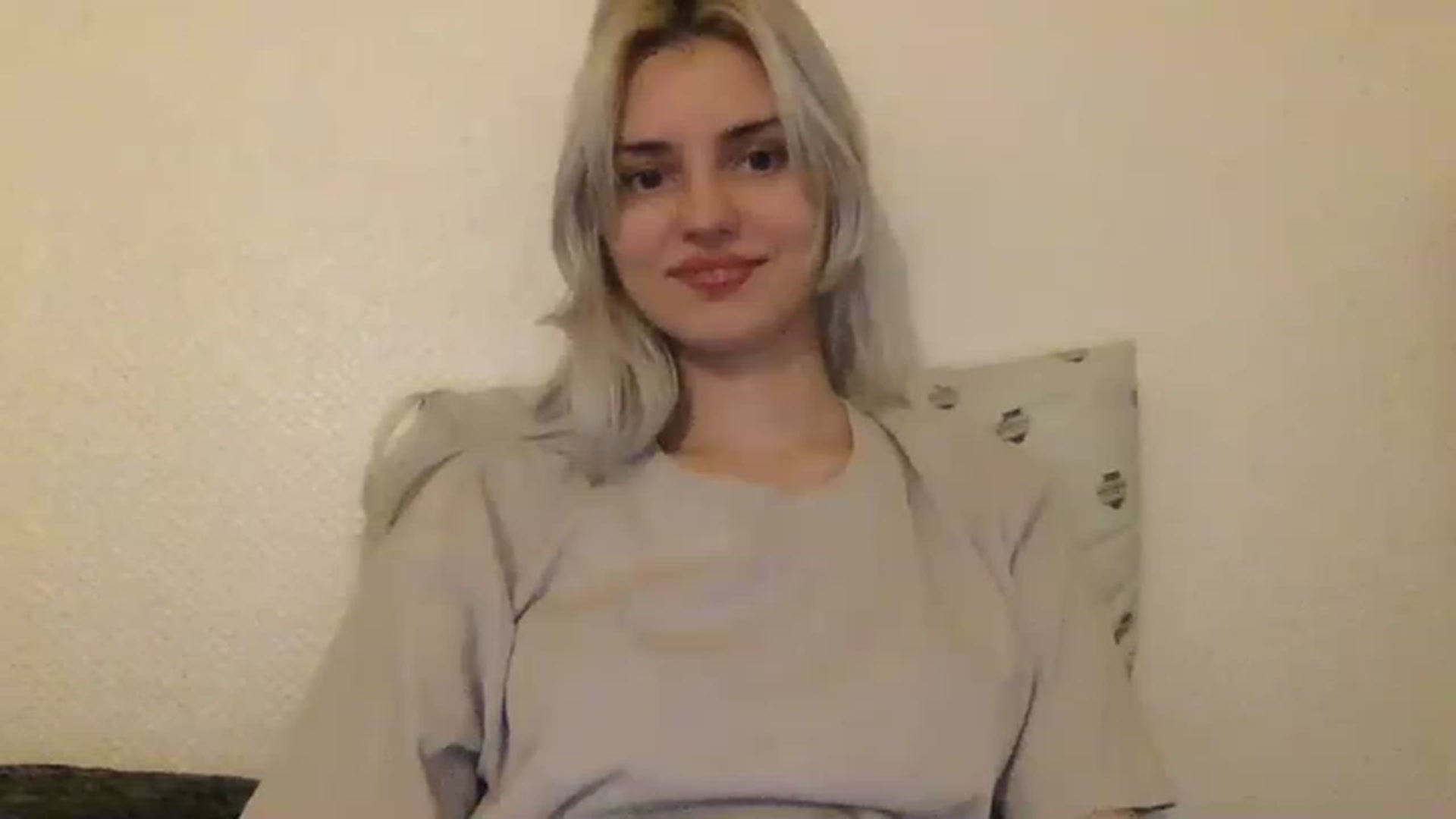Gallery image thumbnail from LLuckyGirl's myfreecams stream on, 01/16/2023, 02:03 image 14 of 20