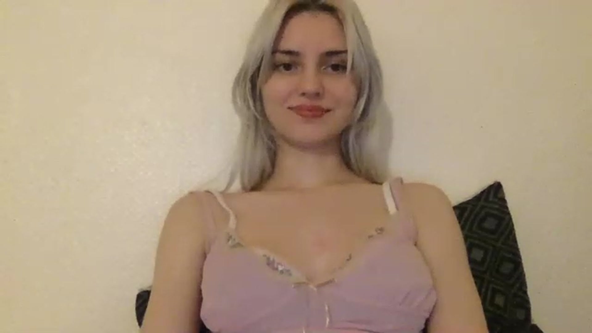 Gallery image thumbnail from LLuckyGirl's myfreecams stream on, 01/18/2023, 24:50 image 16 of 20