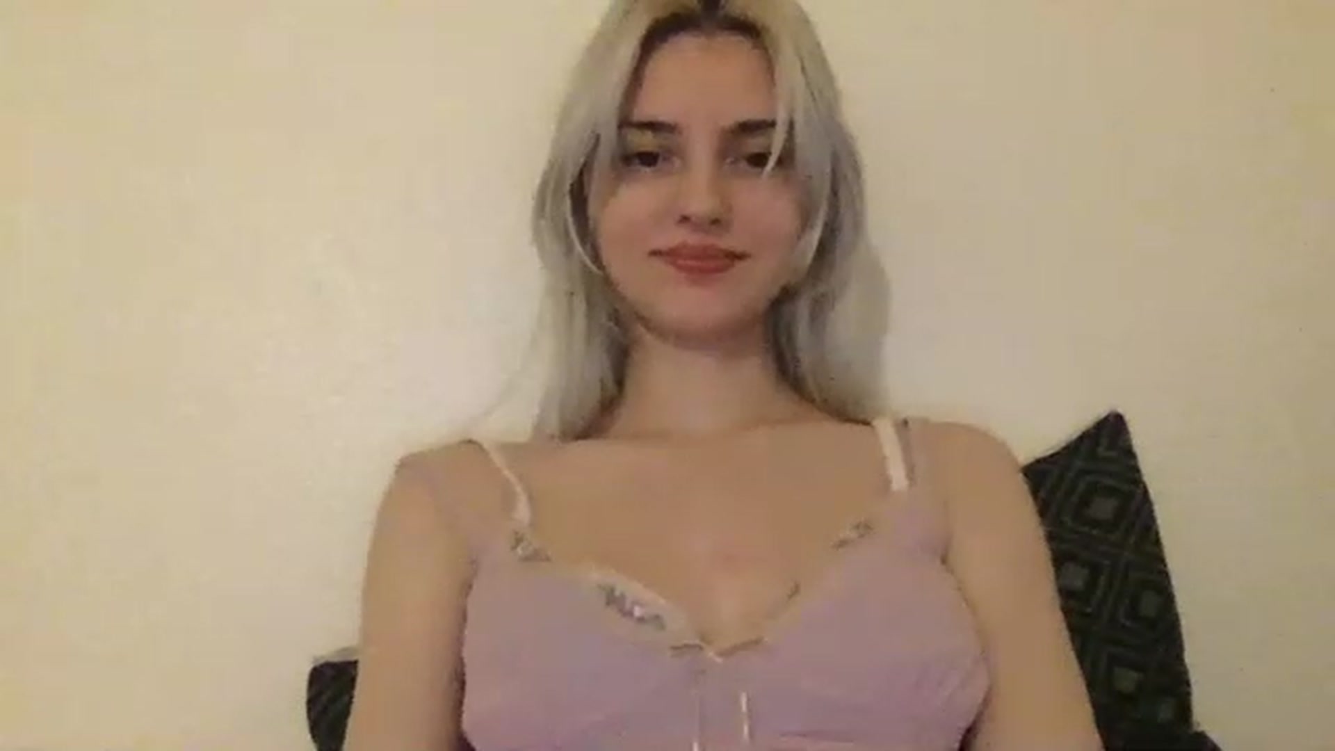 Gallery image thumbnail from LLuckyGirl's myfreecams stream on, 01/18/2023, 24:50 image 20 of 20