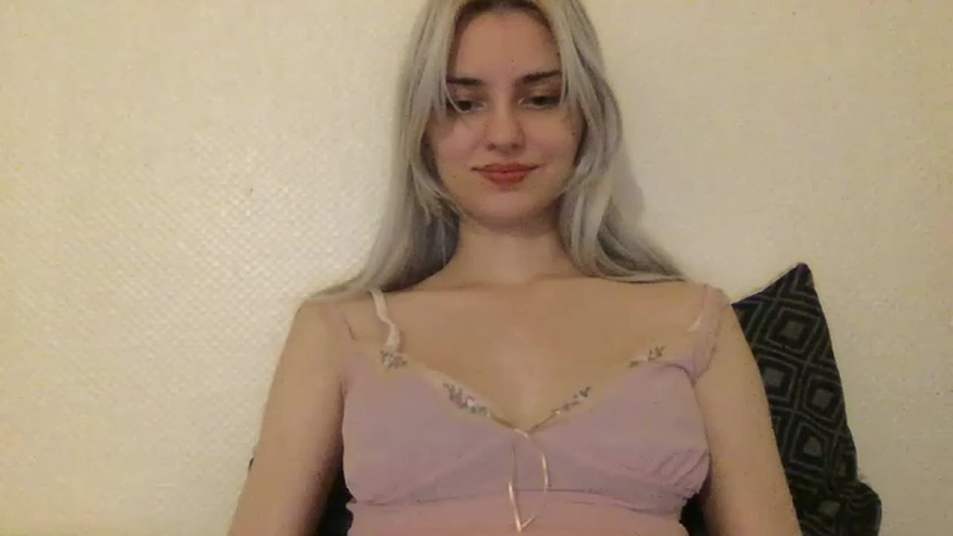Gallery image thumbnail from LLuckyGirl's myfreecams stream on, 01/18/2023, 01:26 image 16 of 20
