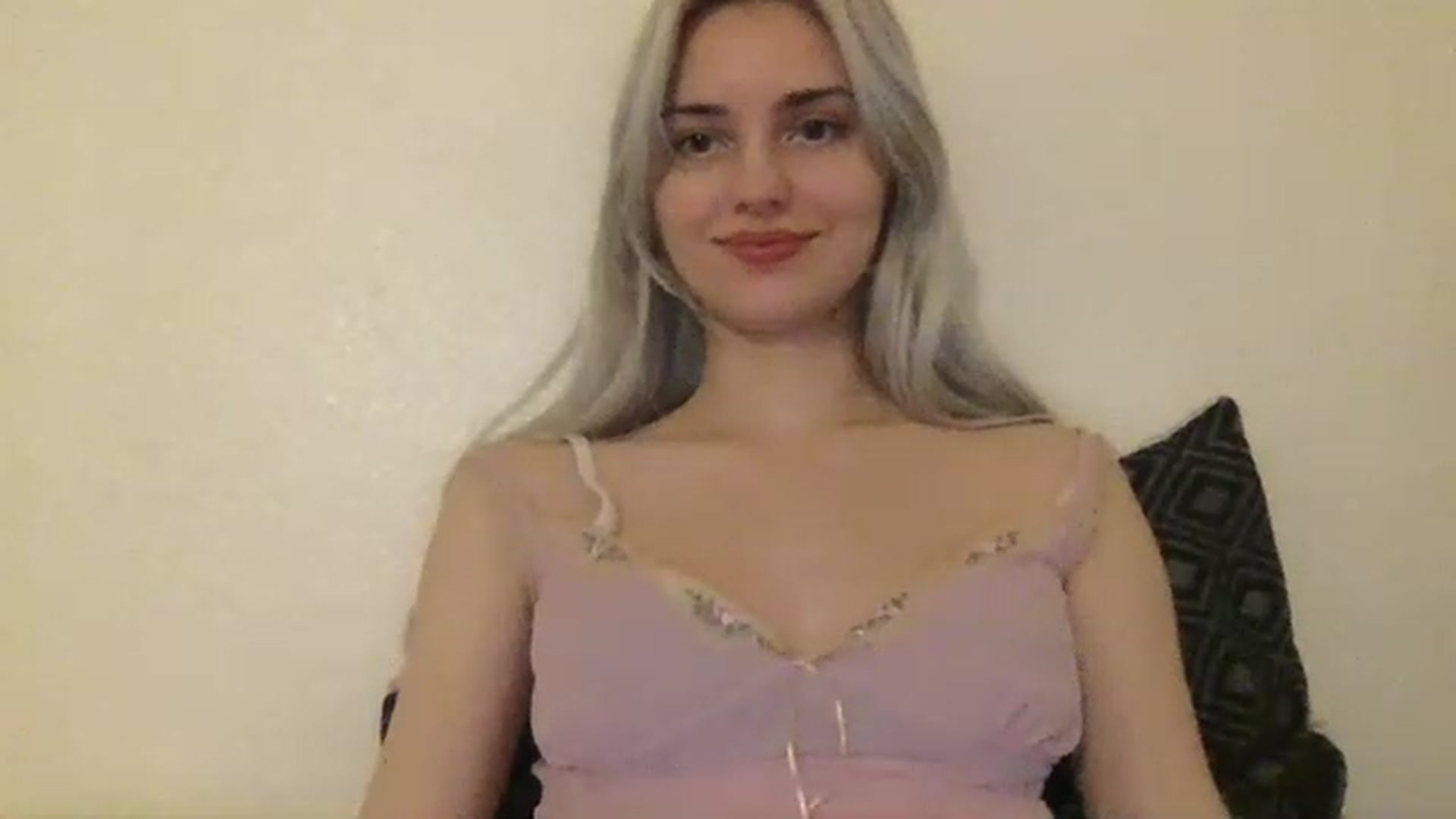 Gallery image thumbnail from LLuckyGirl's myfreecams stream on, 01/18/2023, 01:26 image 18 of 20