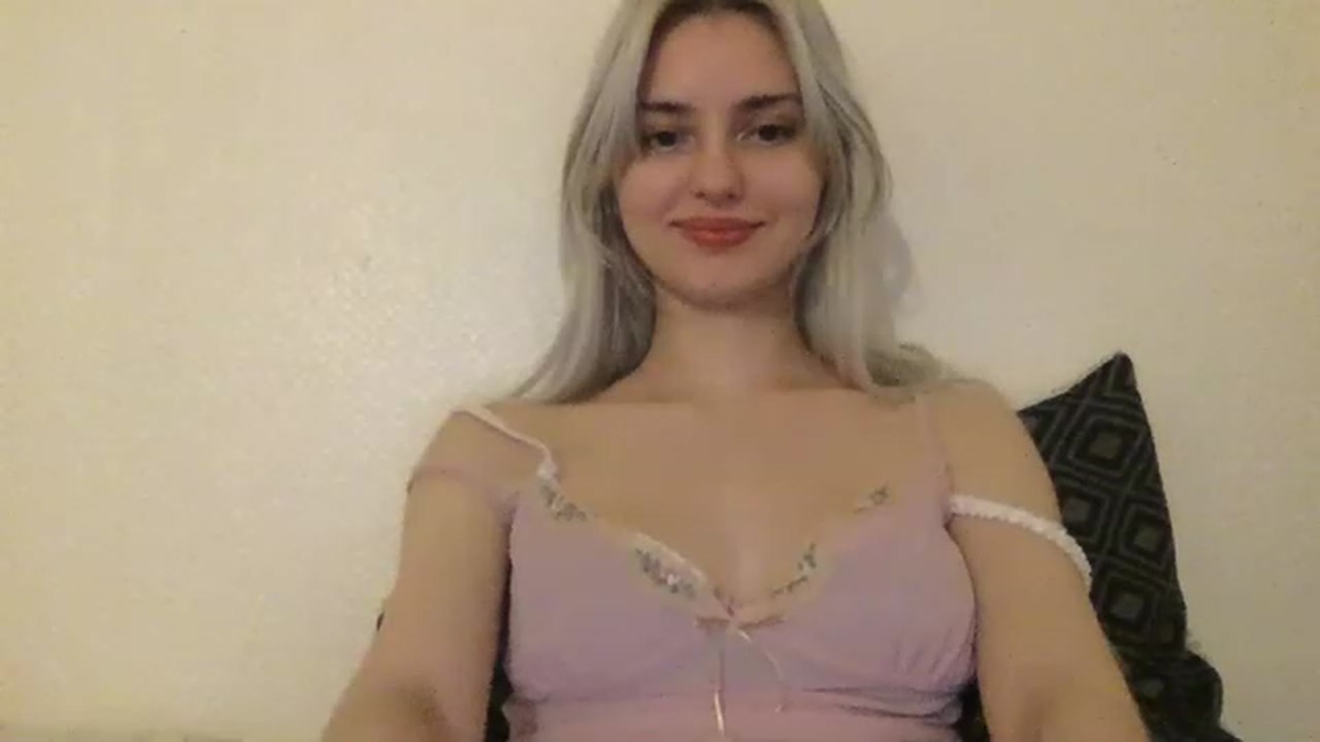 Gallery image thumbnail from LLuckyGirl's myfreecams stream on, 01/18/2023, 02:45 image 12 of 20