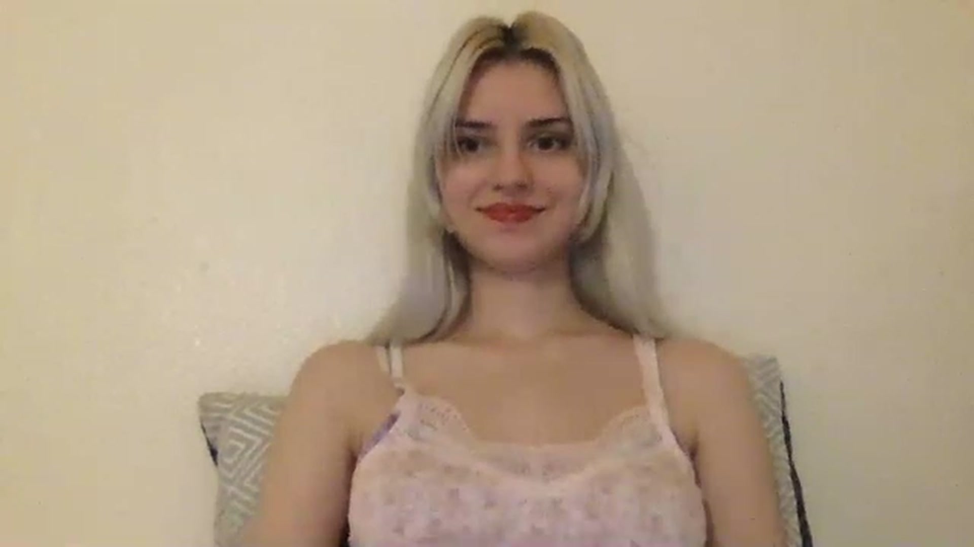 Gallery image thumbnail from LLuckyGirl's myfreecams stream on, 01/20/2023, 23:48 image 18 of 20