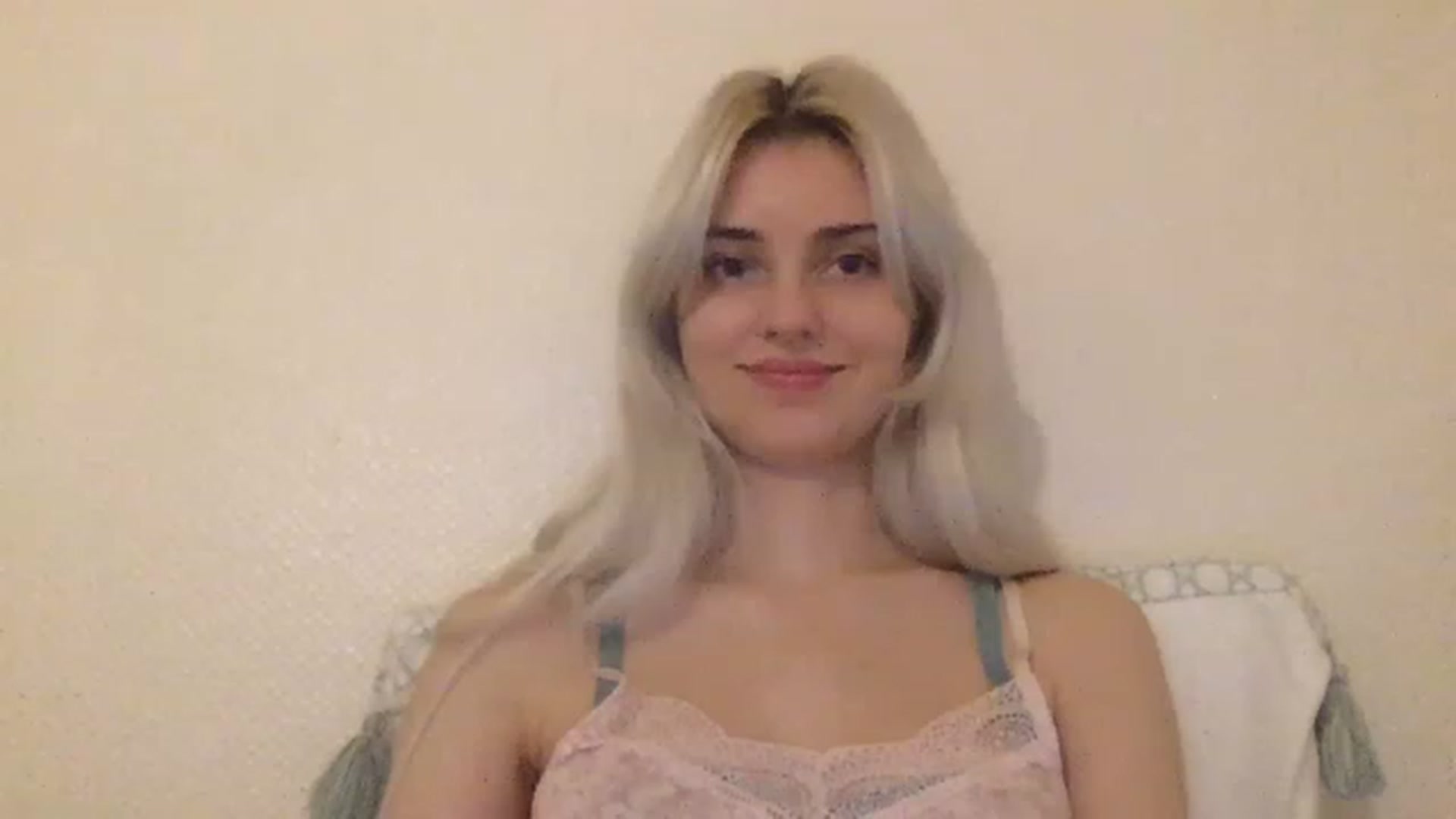 Gallery image thumbnail from LLuckyGirl's myfreecams stream on, 02/04/2023, 24:39 image 18 of 20