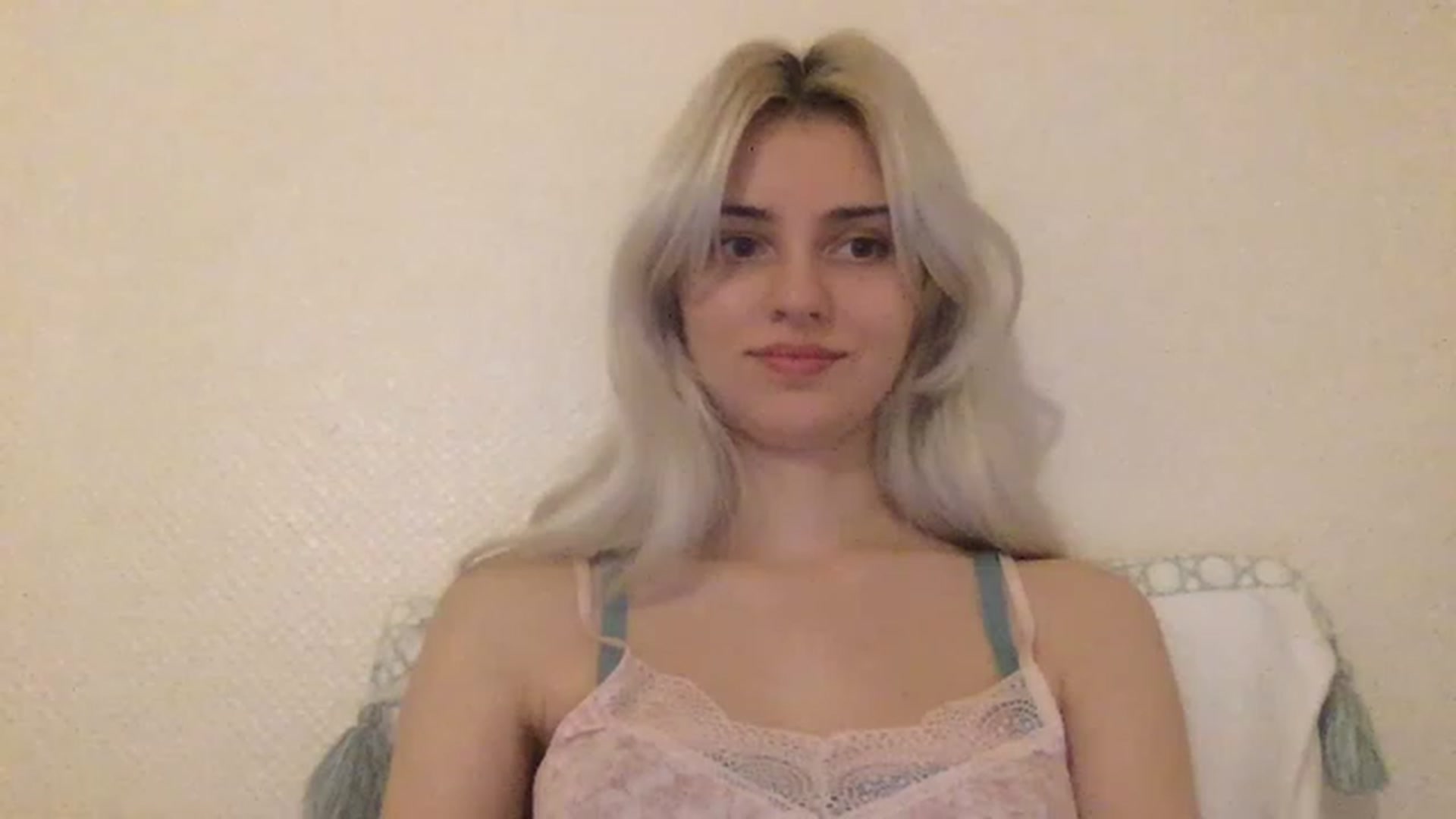 Gallery image thumbnail from LLuckyGirl's myfreecams stream on, 02/04/2023, 24:39 image 14 of 20