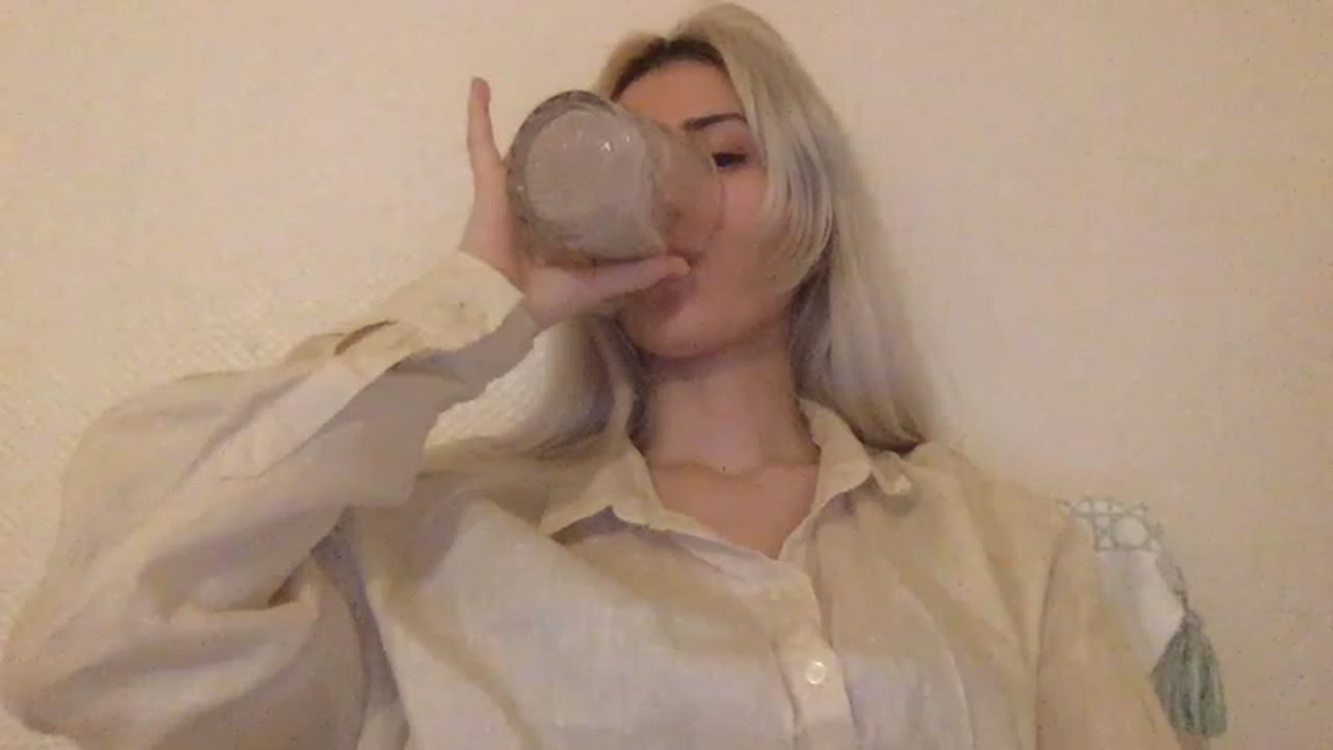 Gallery image thumbnail from LLuckyGirl's myfreecams stream on, 02/06/2023, 03:20 image 10 of 20
