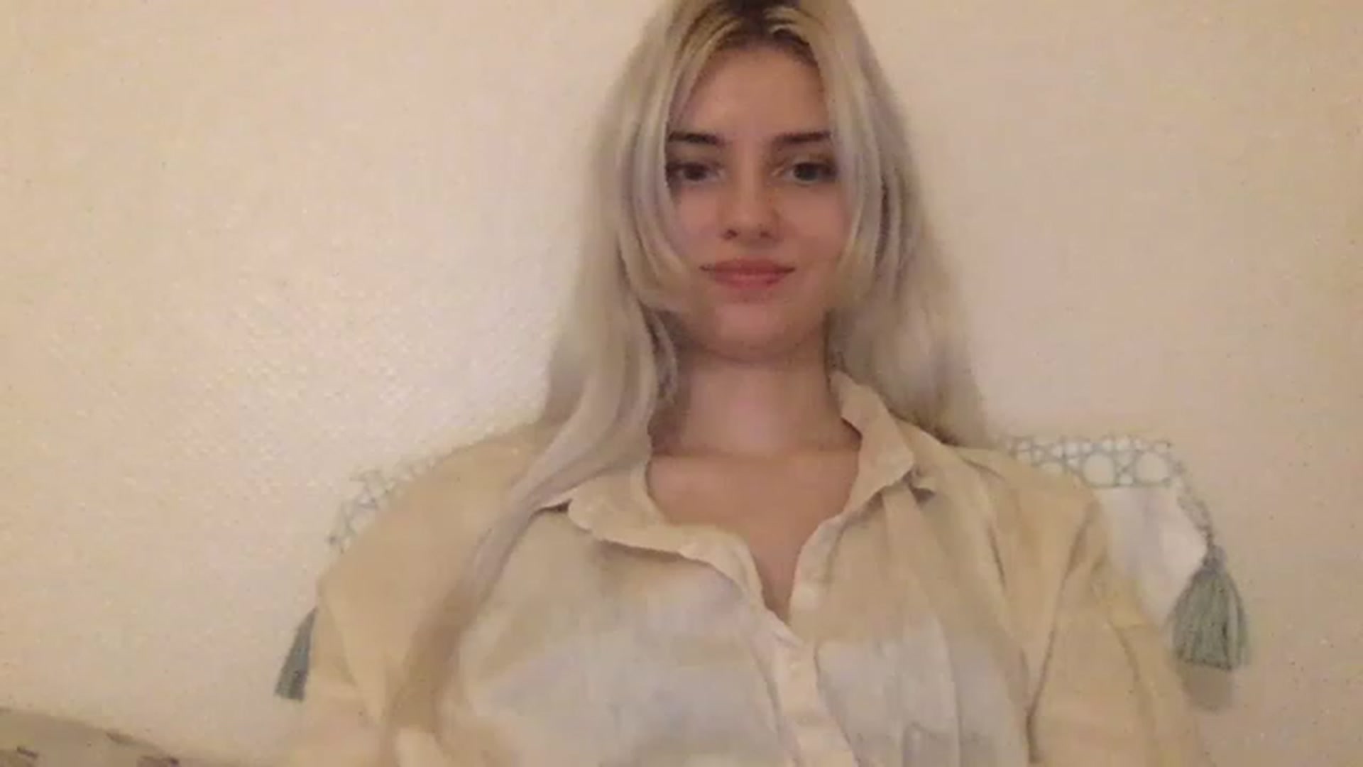 Gallery image thumbnail from LLuckyGirl's myfreecams stream on, 02/06/2023, 03:20 image 2 of 20