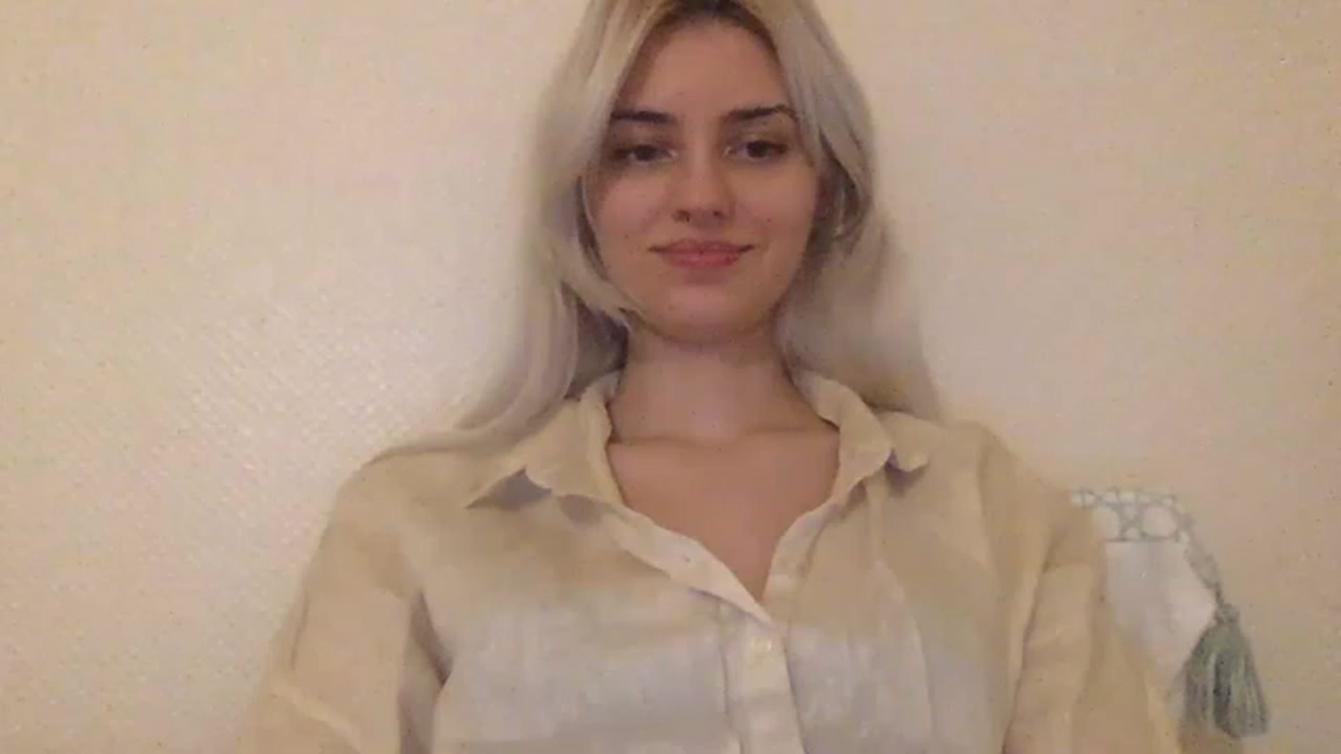 Gallery image thumbnail from LLuckyGirl's myfreecams stream on, 02/06/2023, 03:20 image 3 of 20
