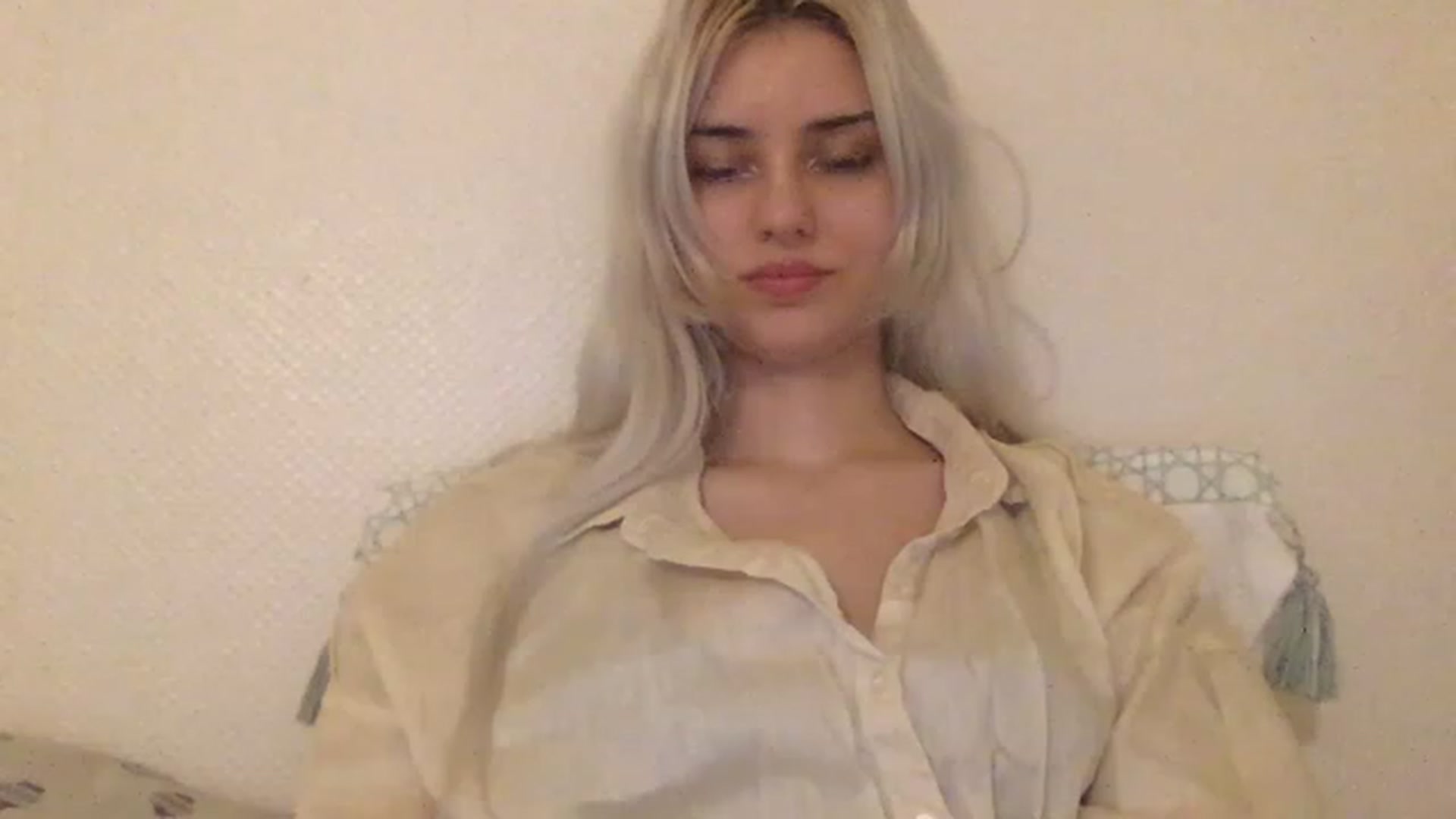 Gallery image thumbnail from LLuckyGirl's myfreecams stream on, 02/06/2023, 03:20 image 1 of 20