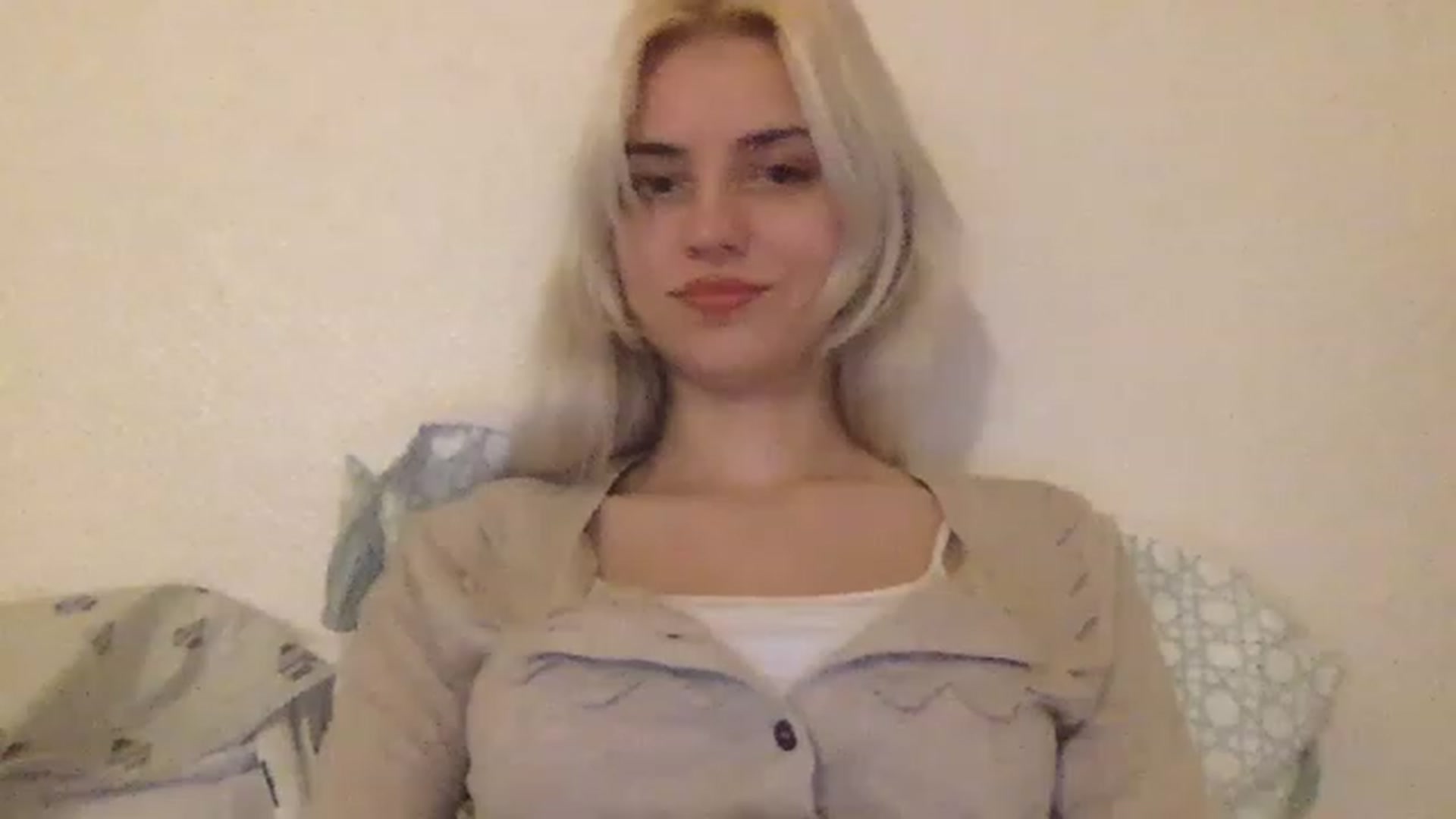 Gallery image thumbnail from LLuckyGirl's myfreecams stream on, 02/14/2023, 24:01 image 19 of 20