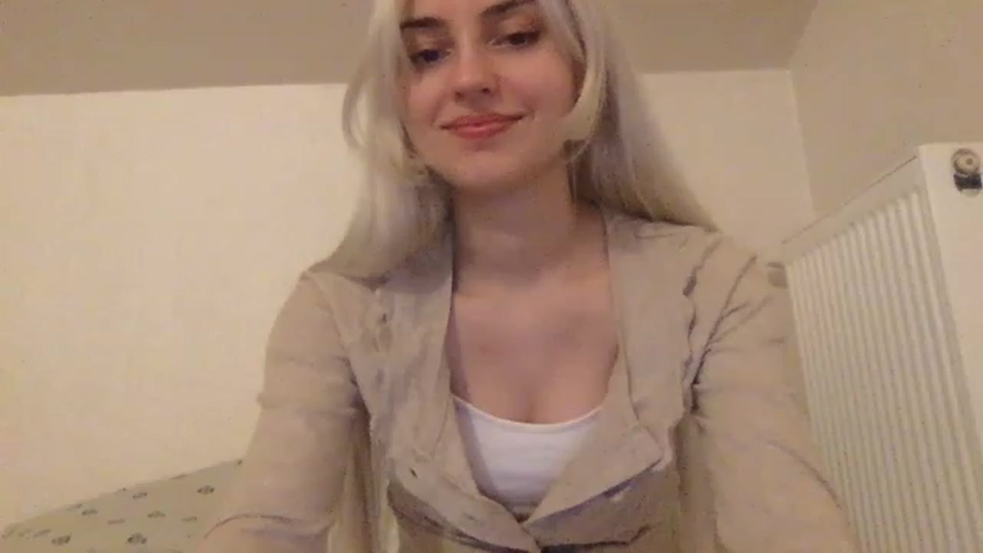 Gallery image thumbnail from LLuckyGirl's myfreecams stream on, 02/14/2023, 01:53 image 18 of 20