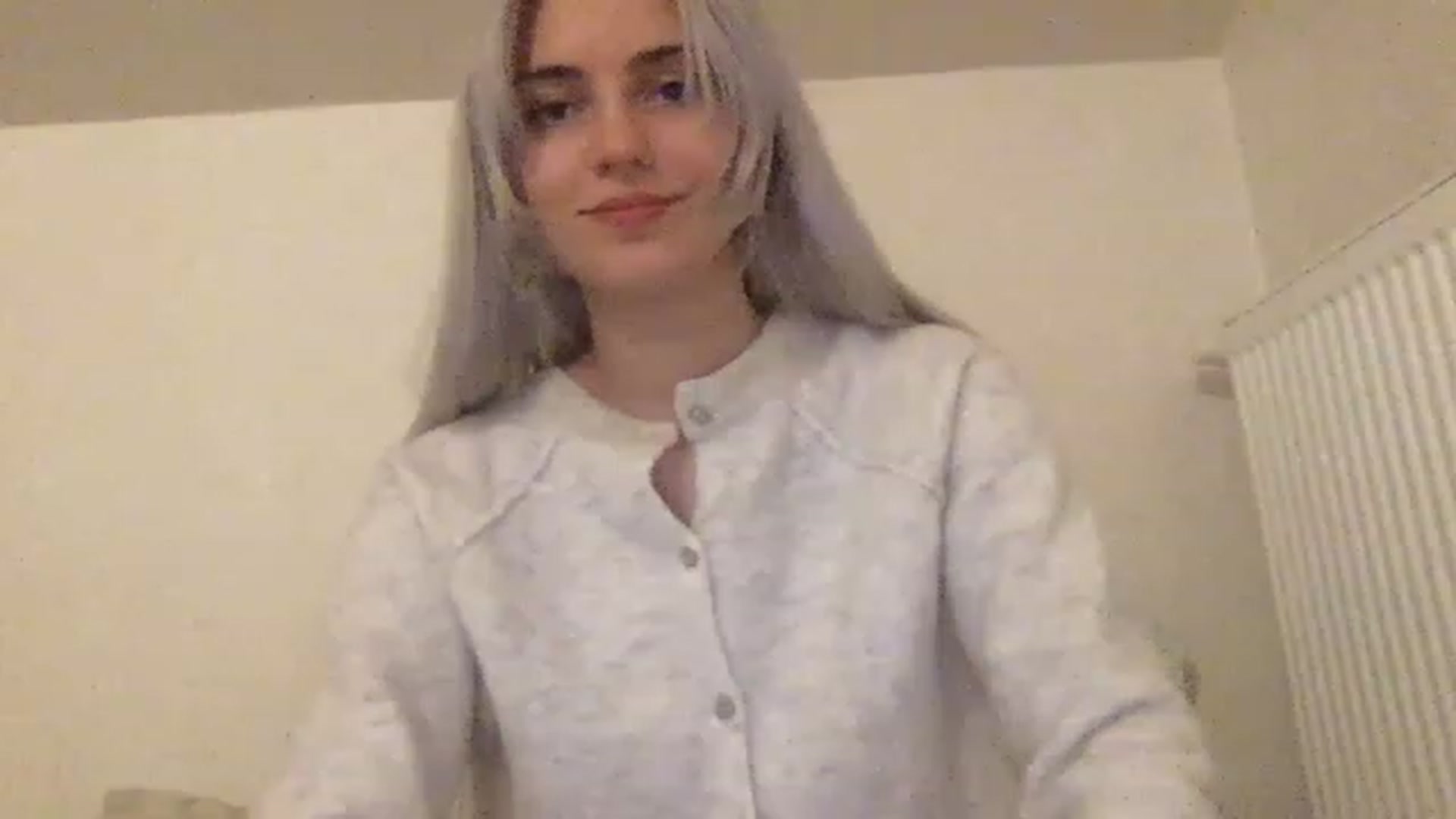 Gallery image thumbnail from LLuckyGirl's myfreecams stream on, 02/19/2023, 02:38 image 12 of 20