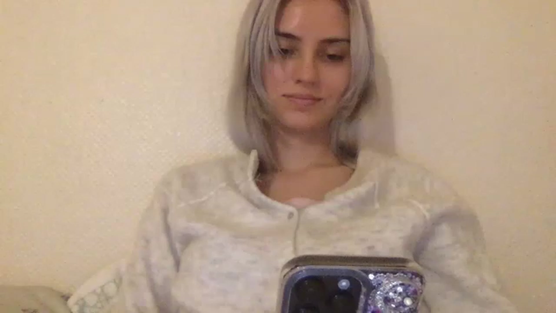 Gallery image thumbnail from LLuckyGirl's myfreecams stream on, 02/21/2023, 03:06 image 2 of 20
