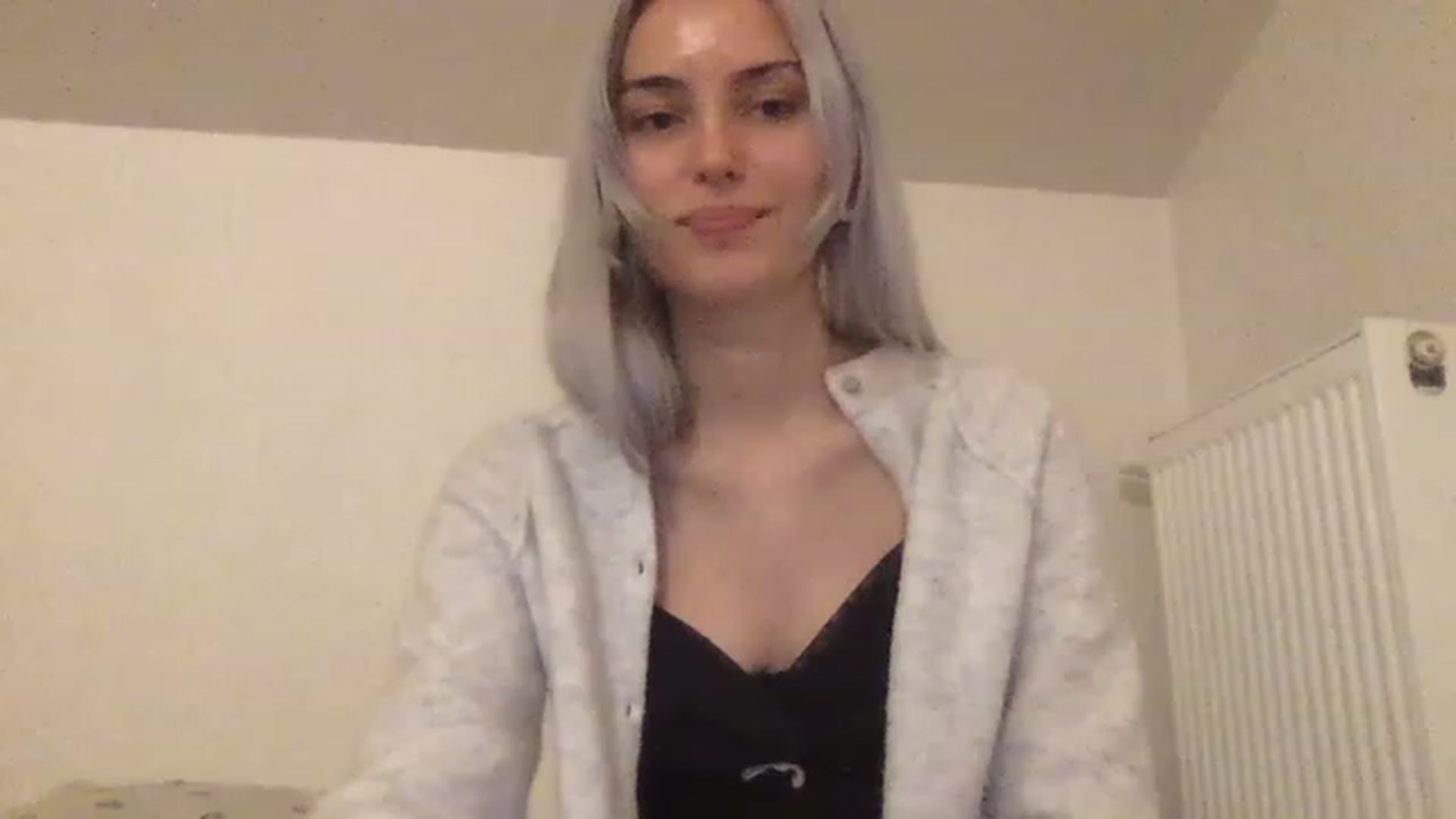 Gallery image thumbnail from LLuckyGirl's myfreecams stream on, 03/01/2023, 24:00 image 8 of 20