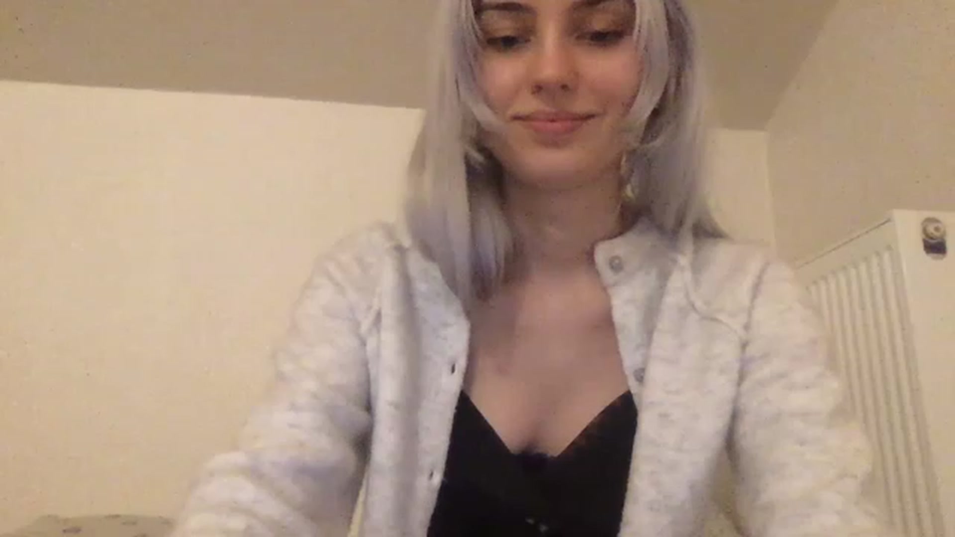 Gallery image thumbnail from LLuckyGirl's myfreecams stream on, 03/01/2023, 24:00 image 17 of 20