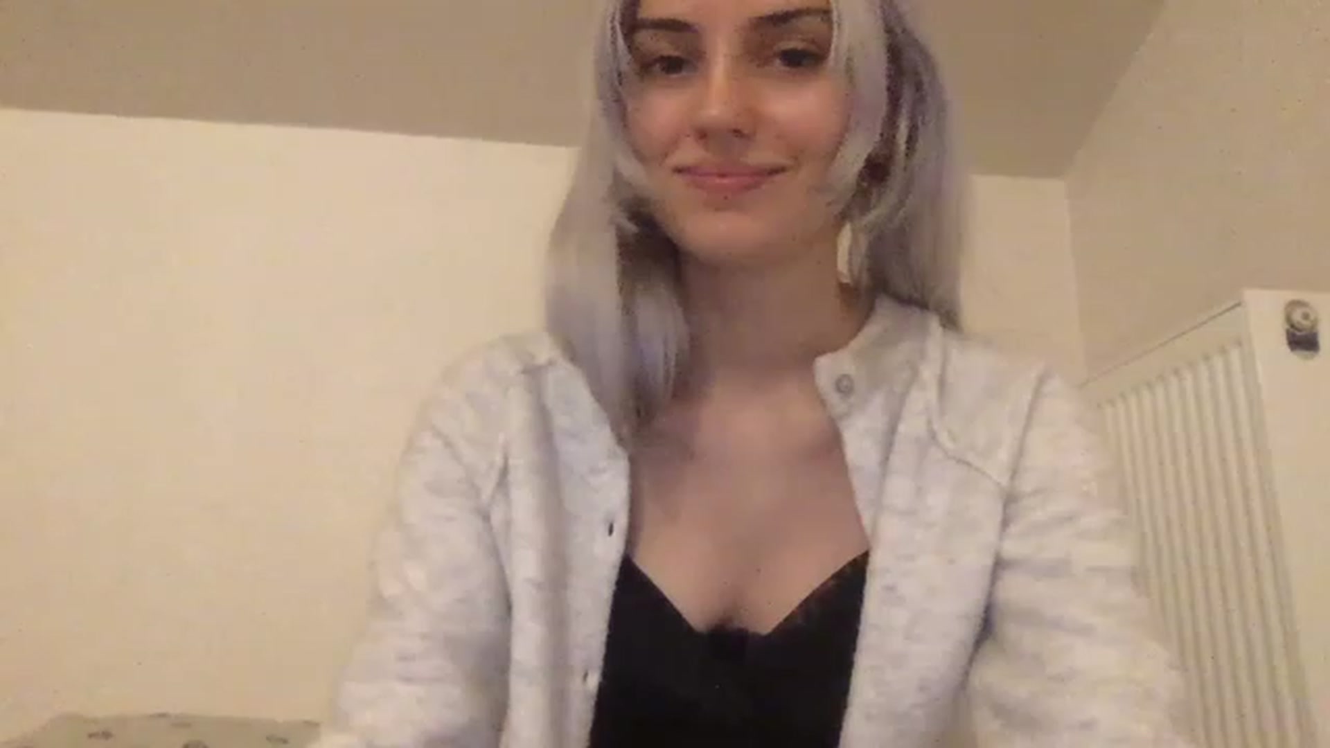 Gallery image thumbnail from LLuckyGirl's myfreecams stream on, 03/01/2023, 24:00 image 16 of 20
