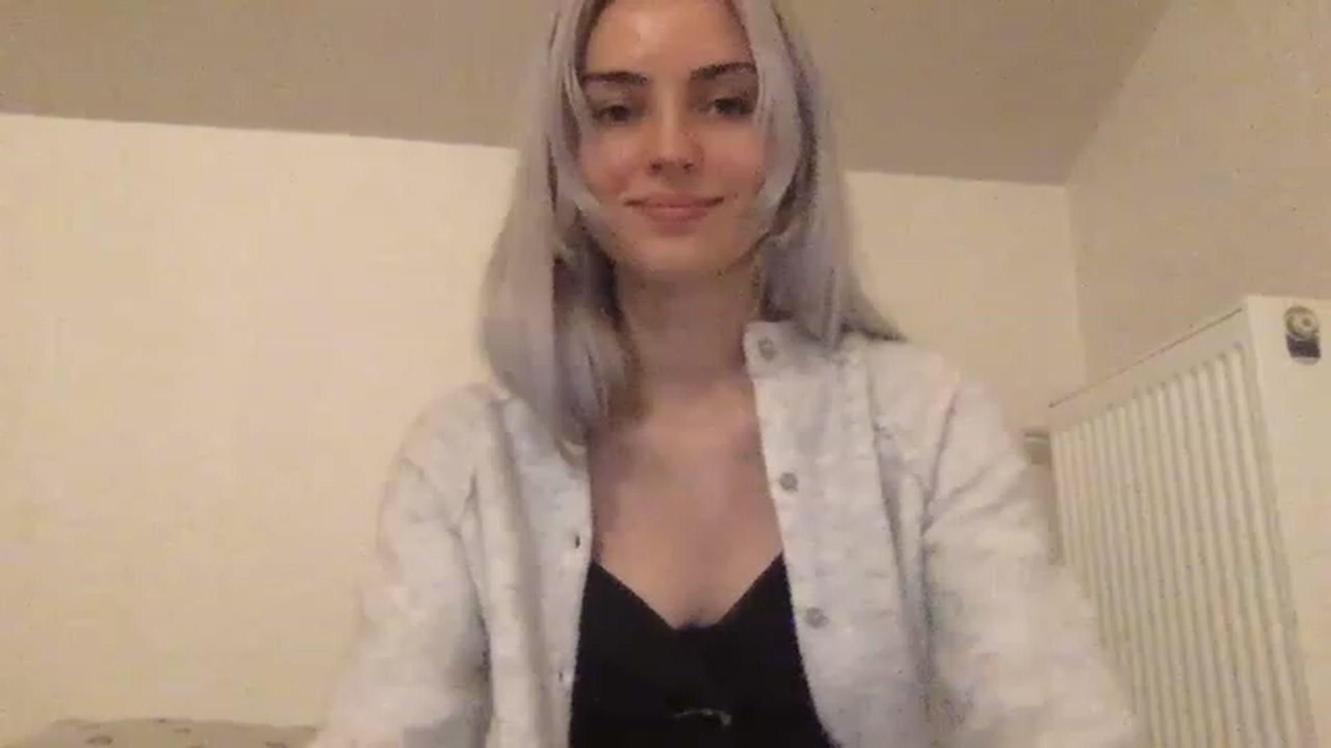 Gallery image thumbnail from LLuckyGirl's myfreecams stream on, 03/01/2023, 24:00 image 19 of 20