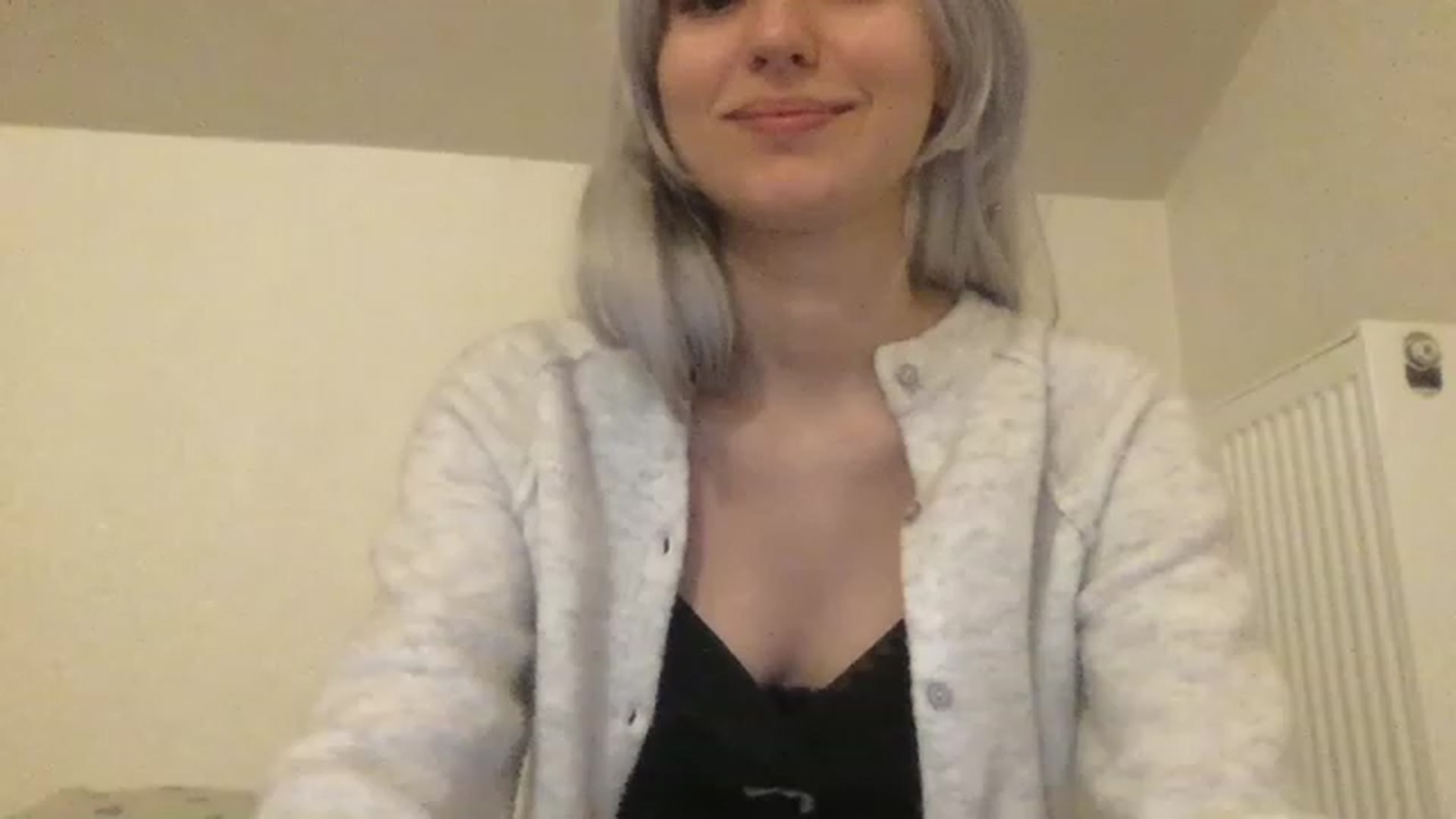 Gallery image thumbnail from LLuckyGirl's myfreecams stream on, 03/01/2023, 24:00 image 4 of 20