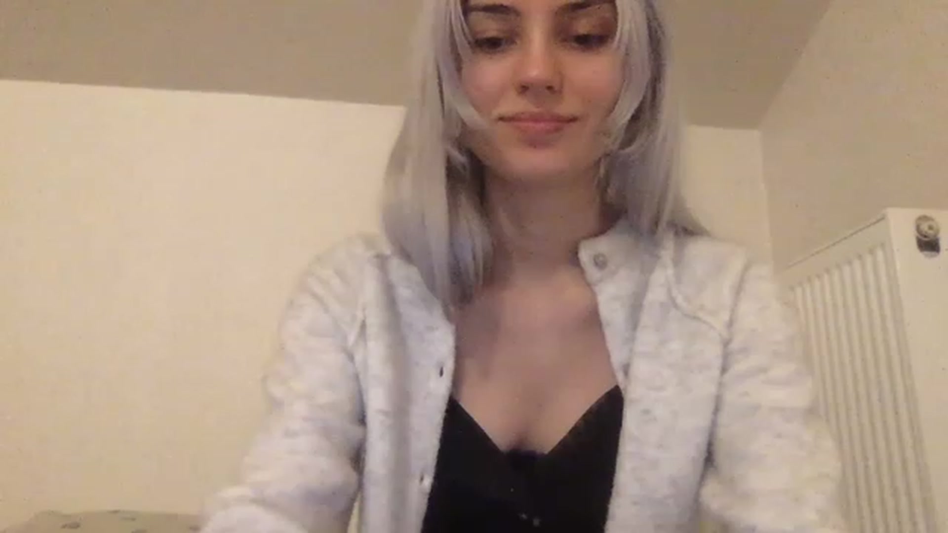 Gallery image thumbnail from LLuckyGirl's myfreecams stream on, 03/01/2023, 24:00 image 18 of 20