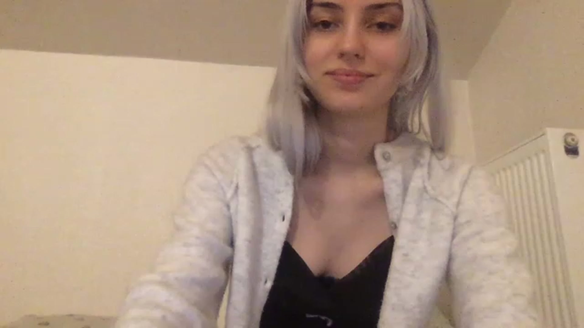 Gallery image thumbnail from LLuckyGirl's myfreecams stream on, 03/01/2023, 24:00 image 12 of 20