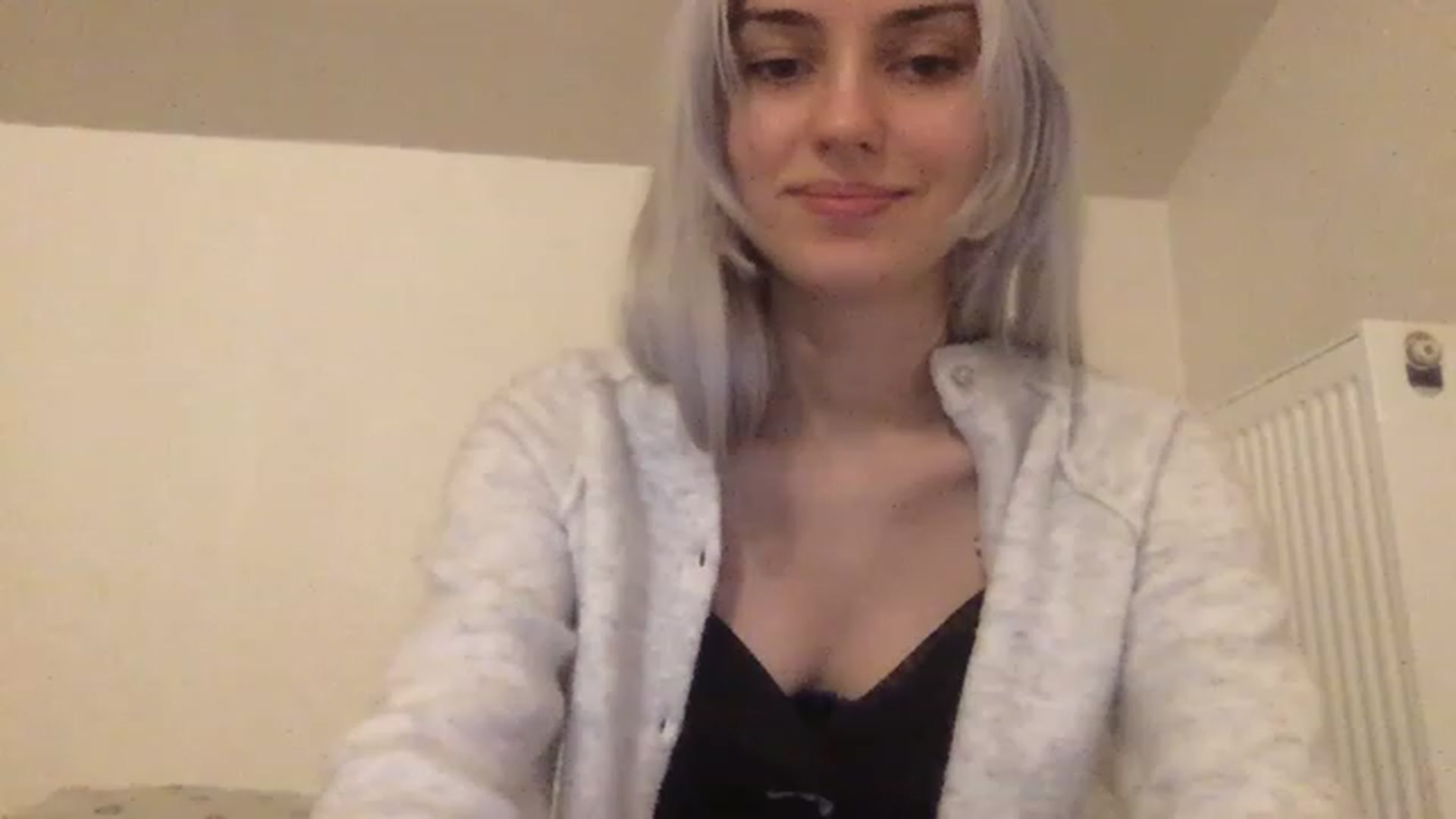 Gallery image thumbnail from LLuckyGirl's myfreecams stream on, 03/01/2023, 24:00 image 10 of 20