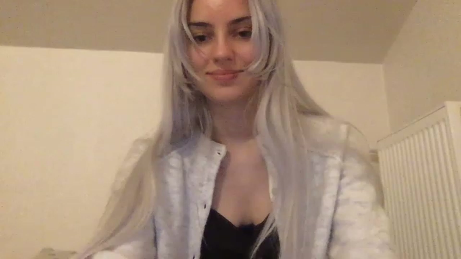 Gallery image thumbnail from LLuckyGirl's myfreecams stream on, 03/01/2023, 03:12 image 11 of 20