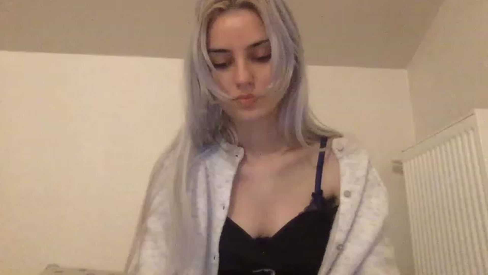 Gallery image thumbnail from LLuckyGirl's myfreecams stream on, 03/01/2023, 03:12 image 4 of 20