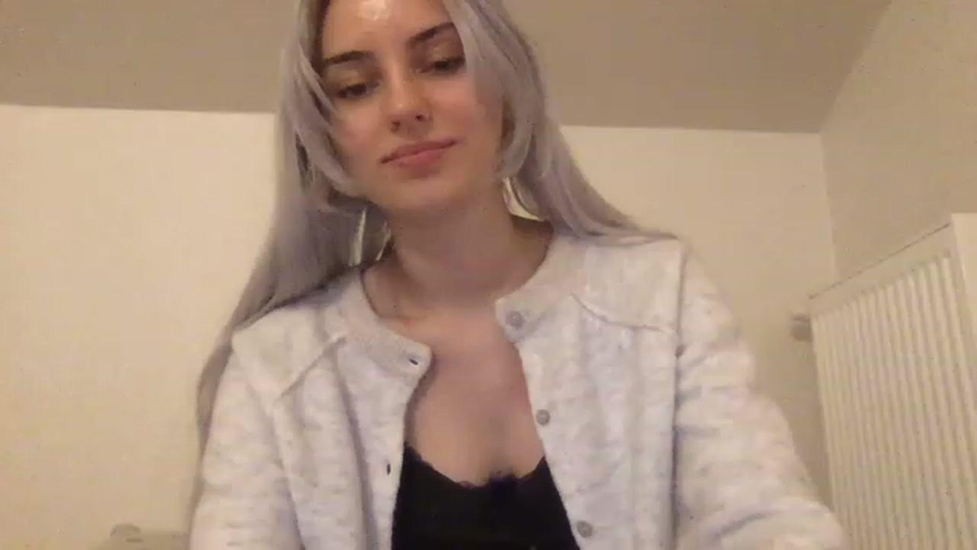 Gallery image thumbnail from LLuckyGirl's myfreecams stream on, 03/01/2023, 03:12 image 18 of 20