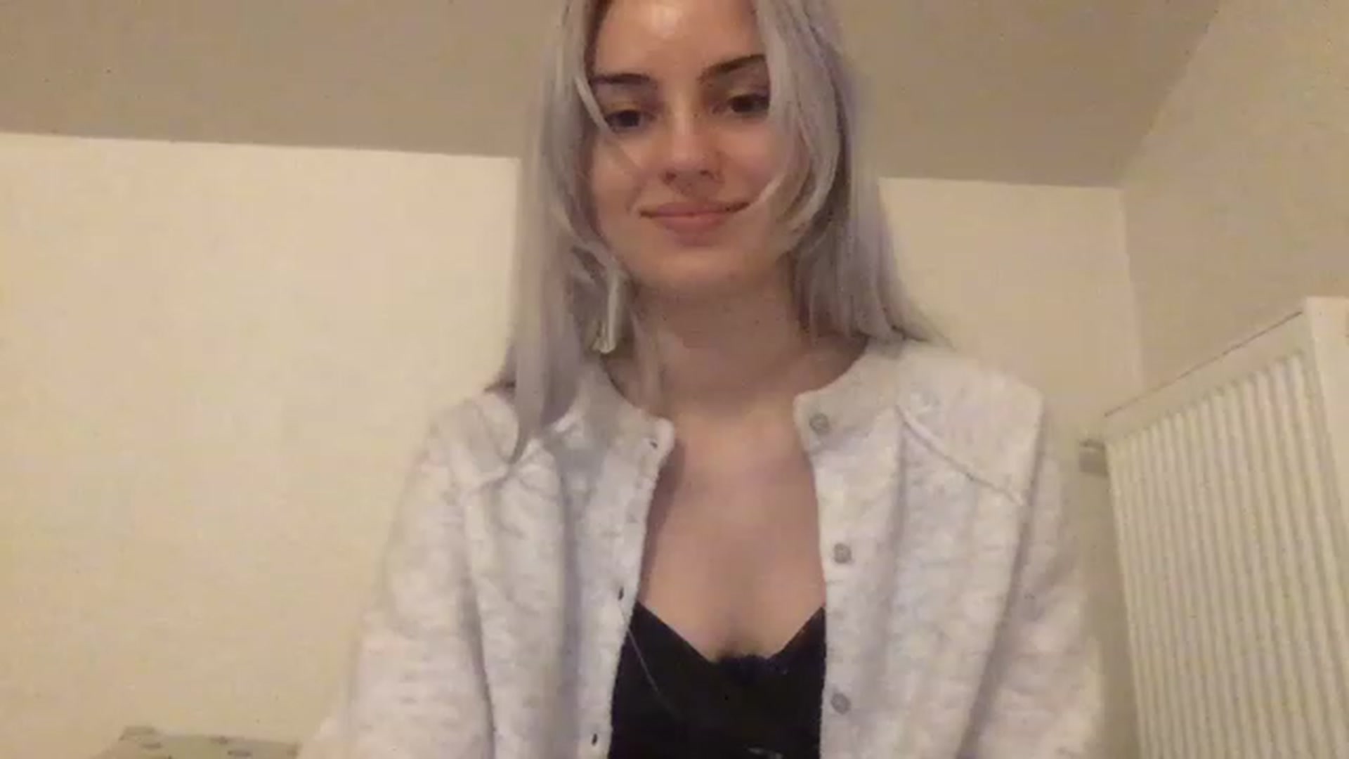 Gallery image thumbnail from LLuckyGirl's myfreecams stream on, 03/01/2023, 03:12 image 12 of 20