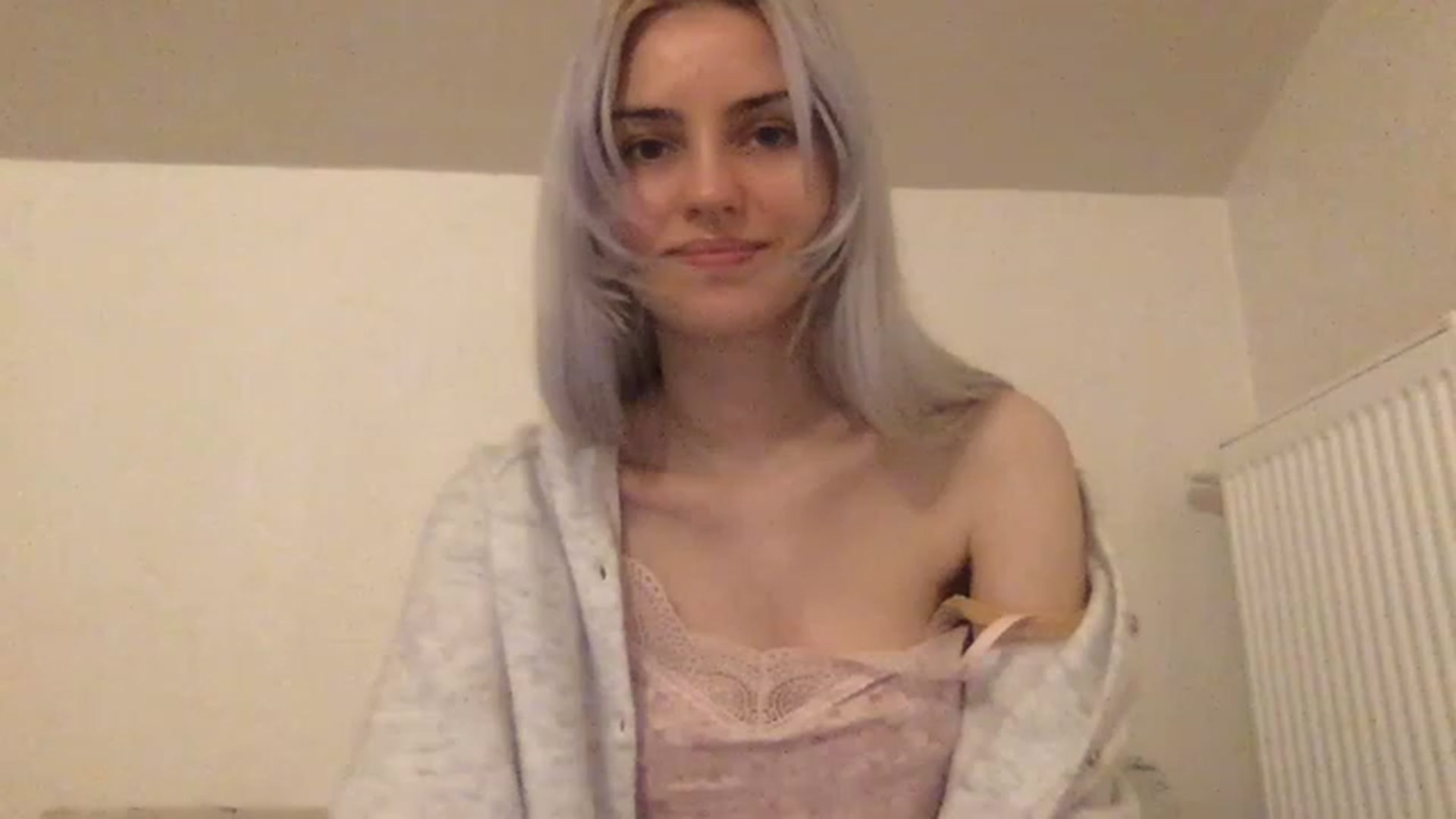 Gallery image thumbnail from LLuckyGirl's myfreecams stream on, 03/06/2023, 24:00 image 16 of 20