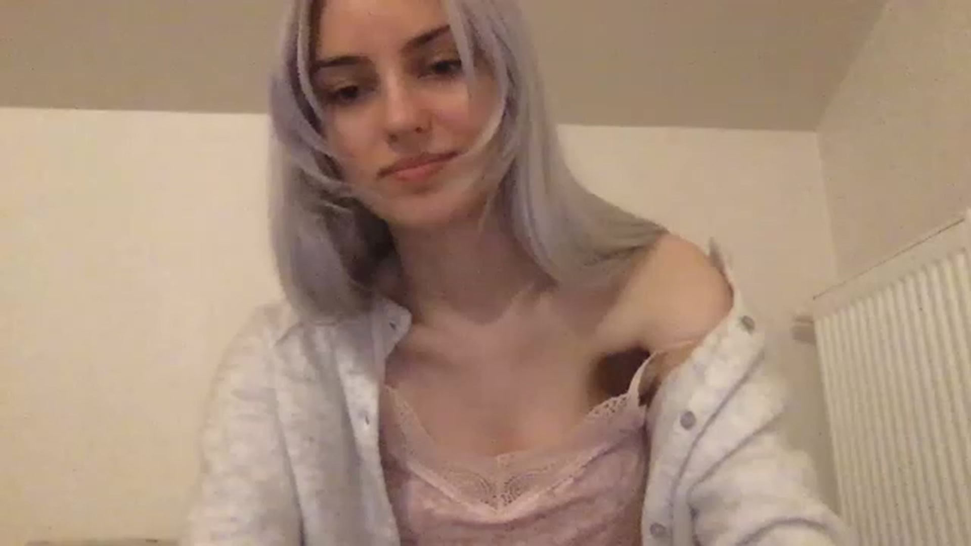 Gallery image thumbnail from LLuckyGirl's myfreecams stream on, 03/06/2023, 24:00 image 13 of 20