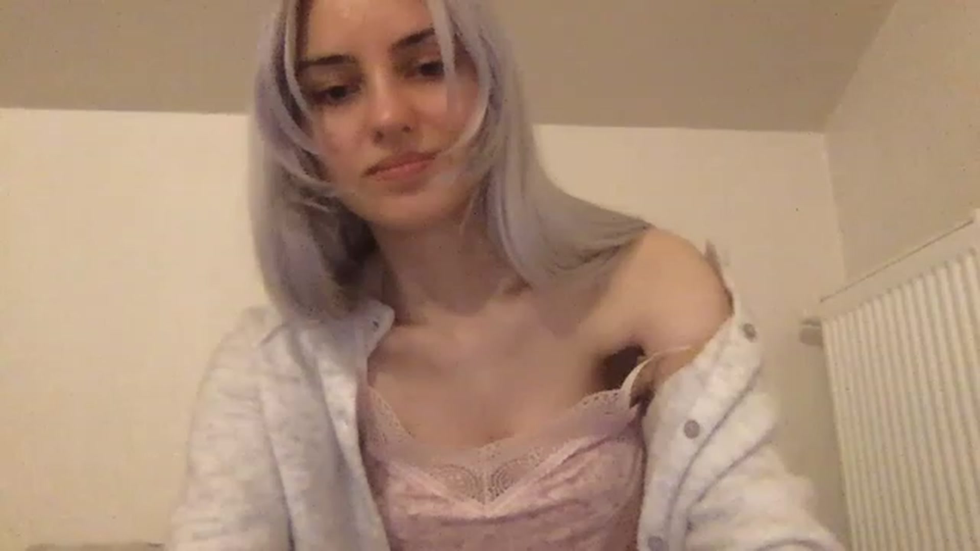 Gallery image thumbnail from LLuckyGirl's myfreecams stream on, 03/06/2023, 24:00 image 14 of 20