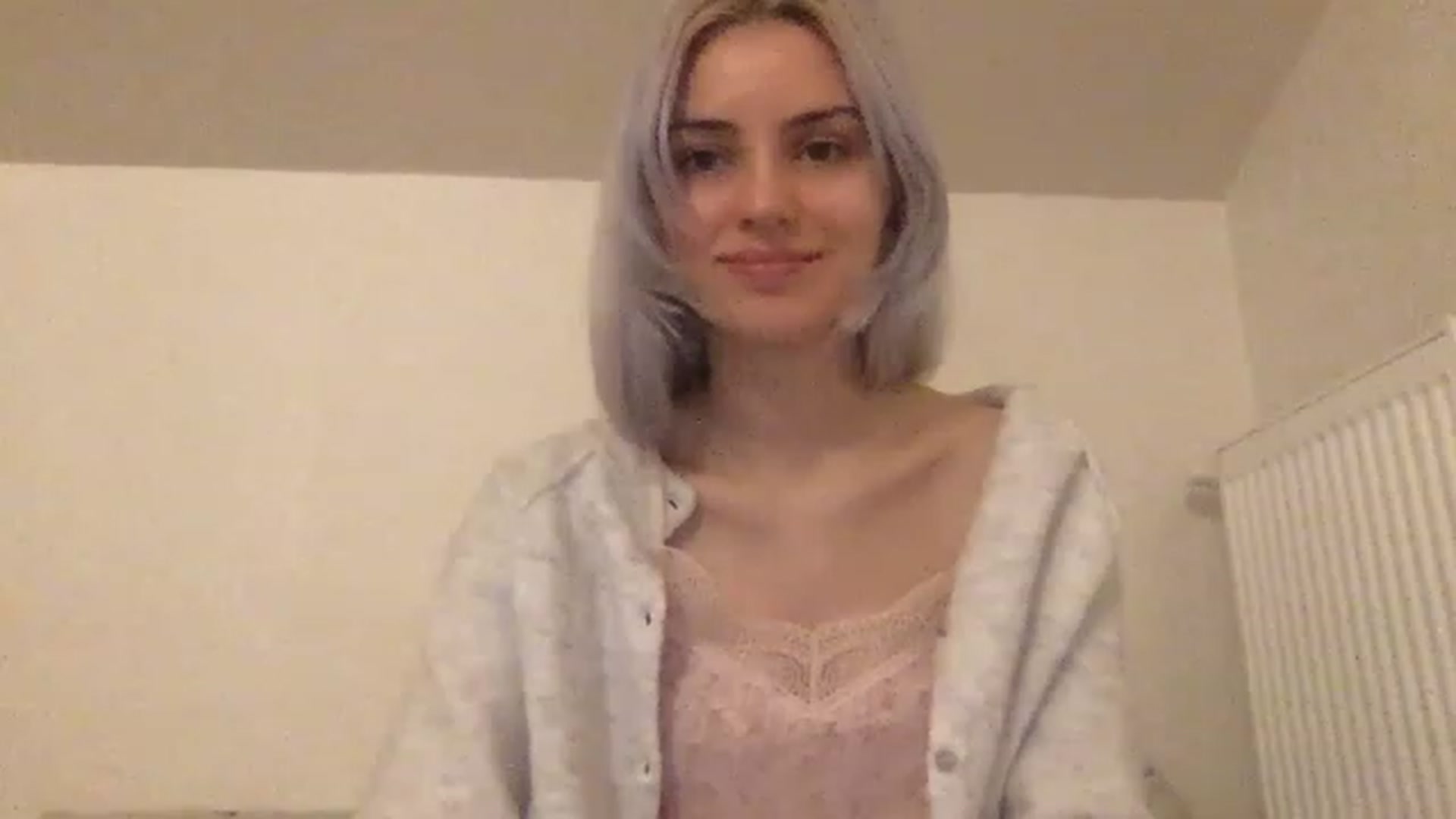 Gallery image thumbnail from LLuckyGirl's myfreecams stream on, 03/06/2023, 24:00 image 4 of 20