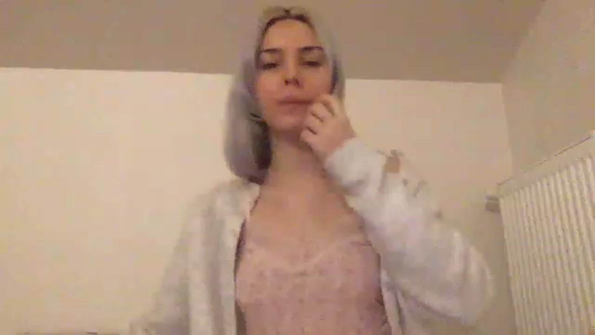 Gallery image thumbnail from LLuckyGirl's myfreecams stream on, 03/06/2023, 24:00 image 12 of 20