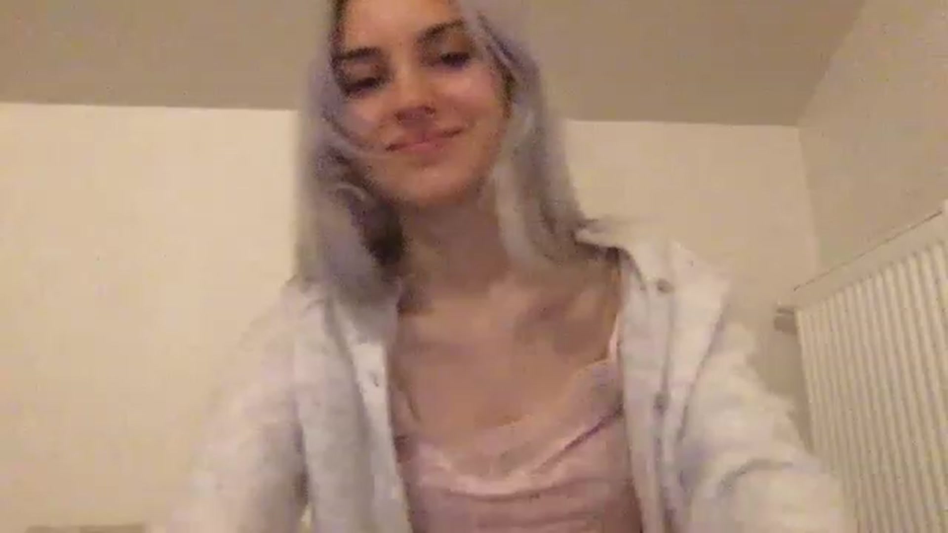 Gallery image thumbnail from LLuckyGirl's myfreecams stream on, 03/06/2023, 24:00 image 19 of 20