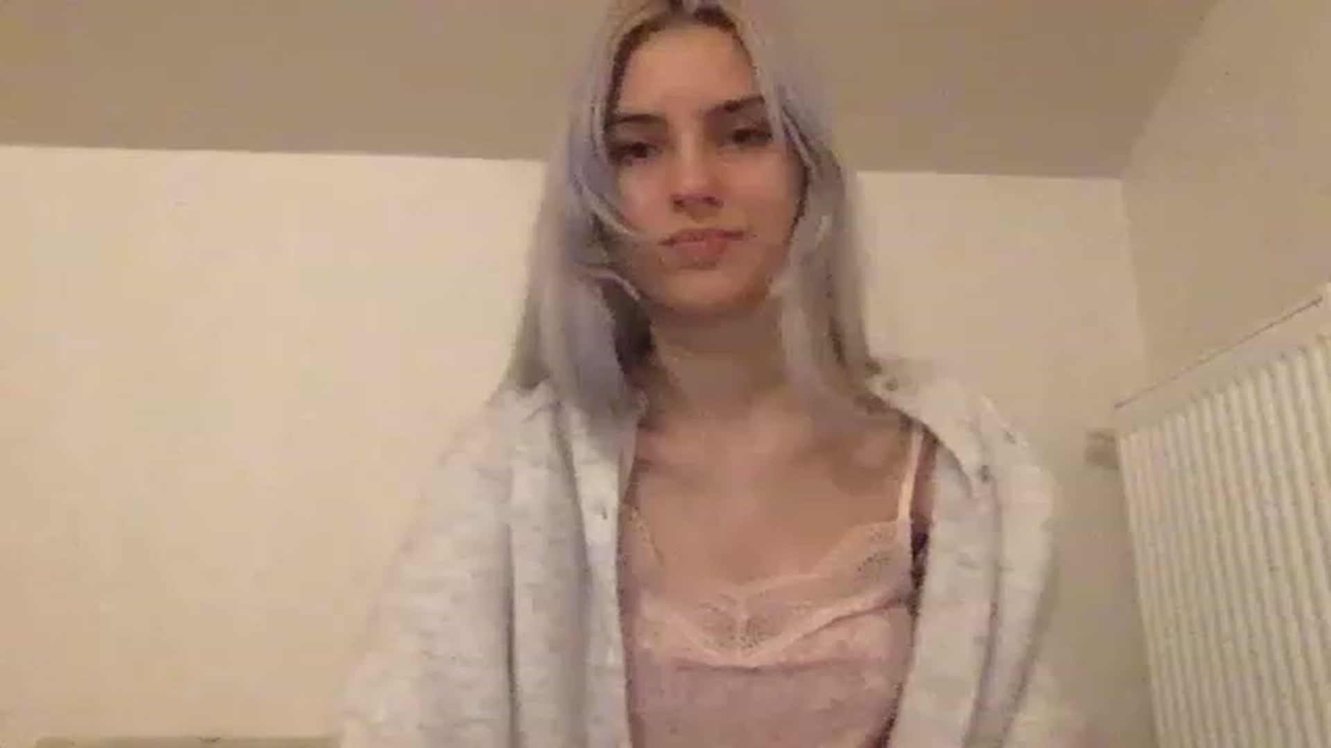 Gallery image thumbnail from LLuckyGirl's myfreecams stream on, 03/06/2023, 24:00 image 20 of 20