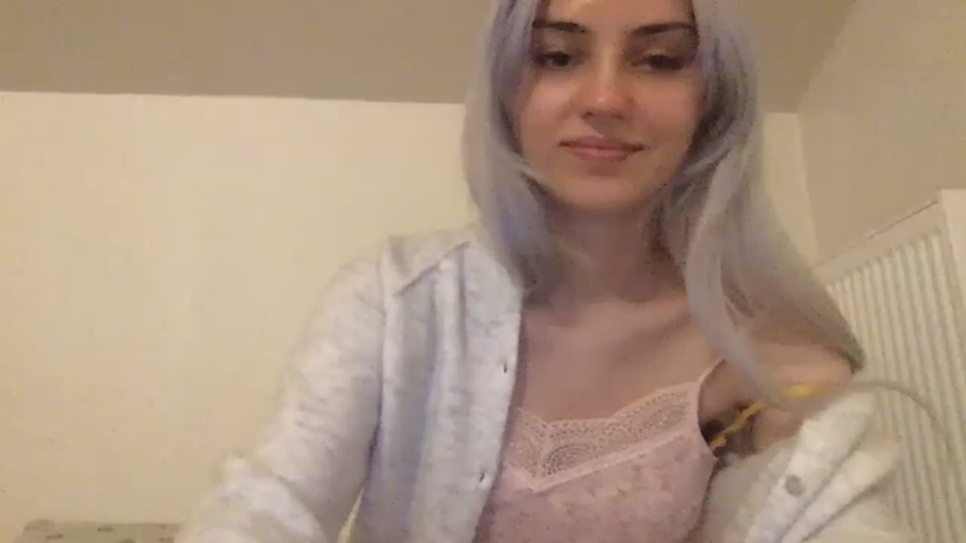 Gallery image thumbnail from LLuckyGirl's myfreecams stream on, 03/06/2023, 01:26 image 13 of 20