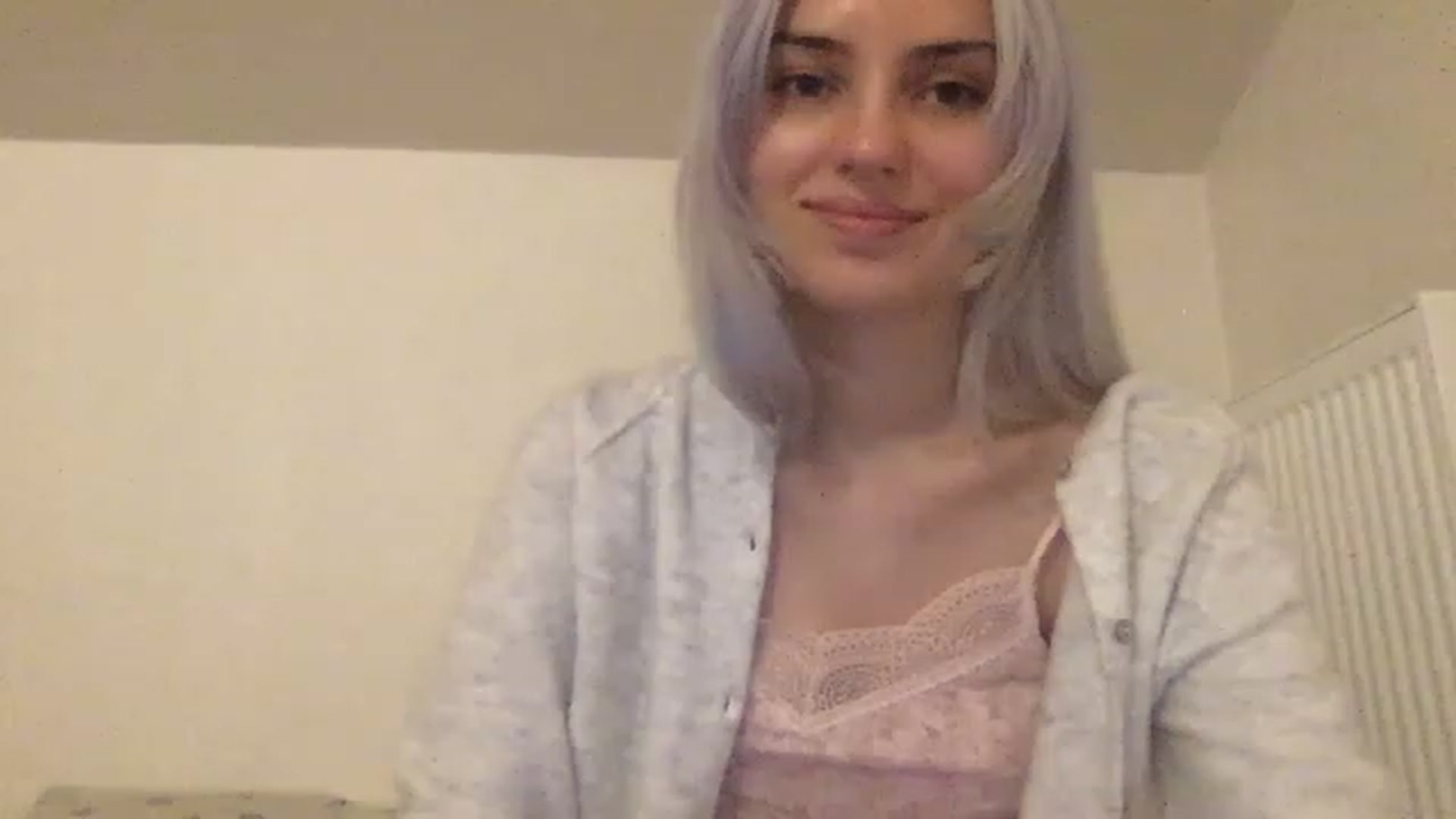 Gallery image thumbnail from LLuckyGirl's myfreecams stream on, 03/06/2023, 01:26 image 15 of 20