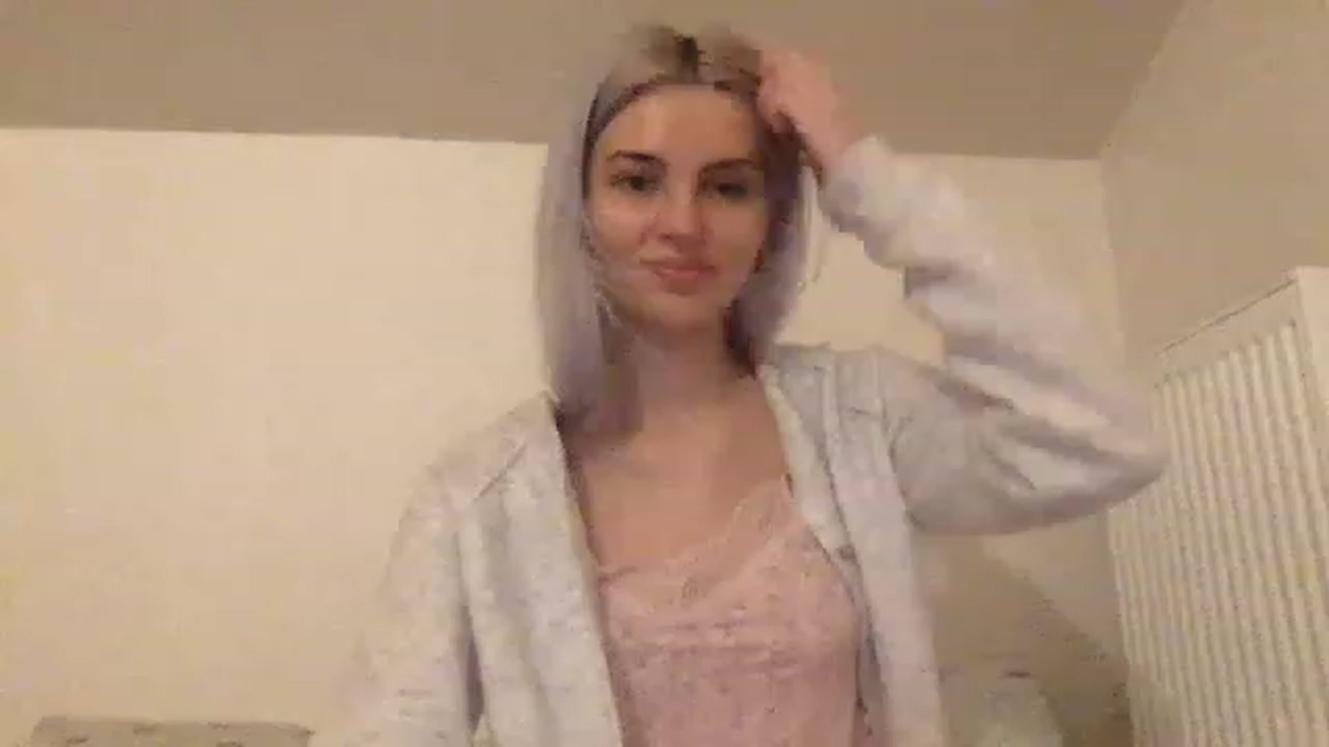 Gallery image thumbnail from LLuckyGirl's myfreecams stream on, 03/06/2023, 01:26 image 10 of 20