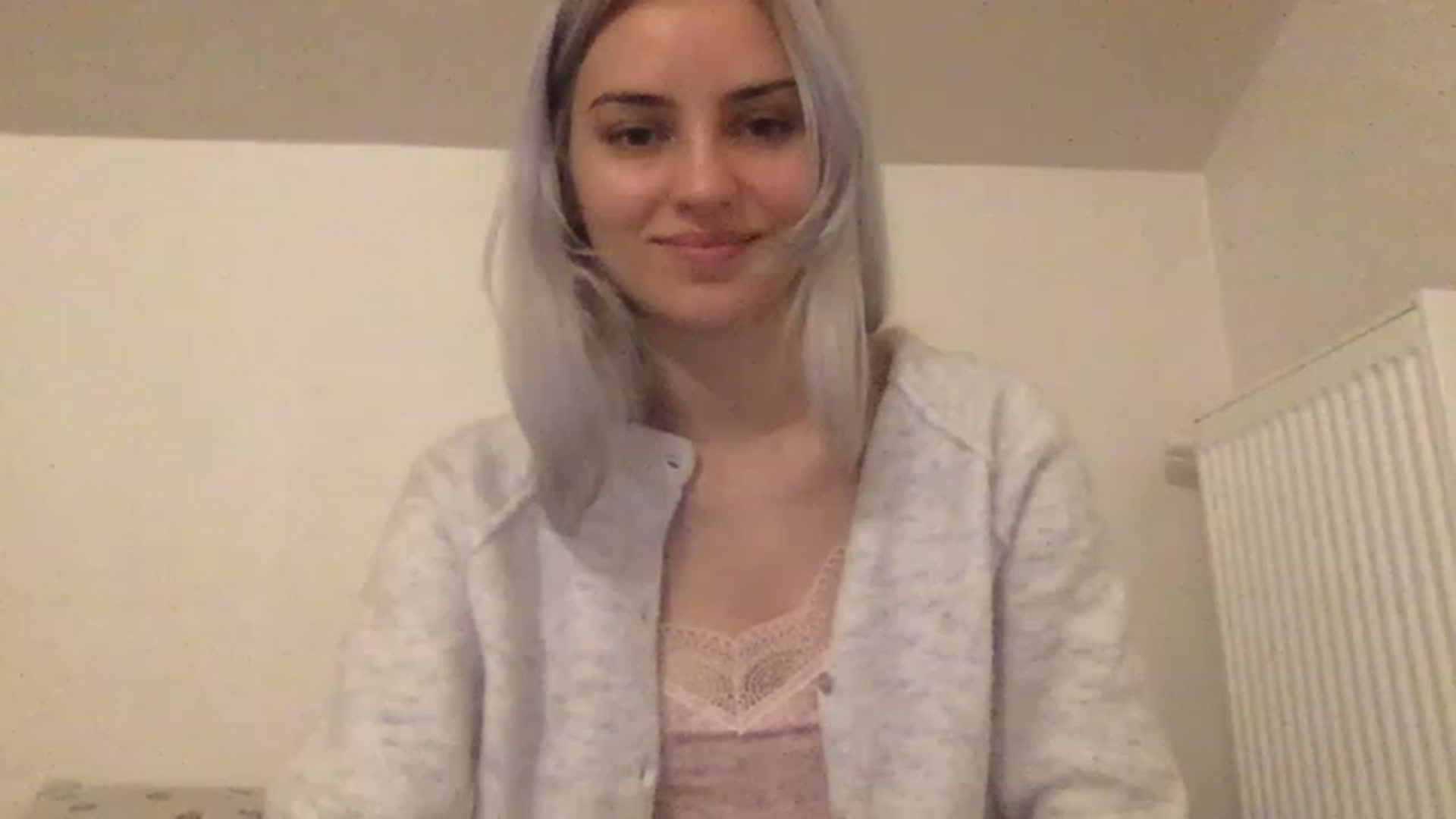 Gallery image thumbnail from LLuckyGirl's myfreecams stream on, 03/06/2023, 01:26 image 3 of 20