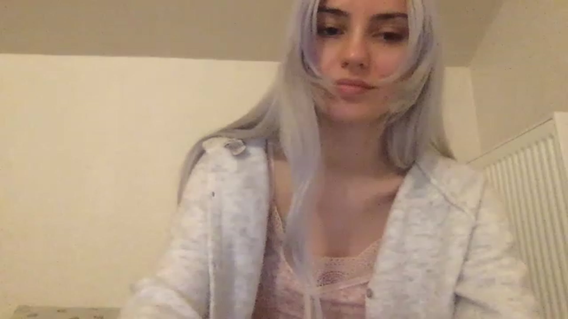Gallery image thumbnail from LLuckyGirl's myfreecams stream on, 03/06/2023, 01:26 image 20 of 20